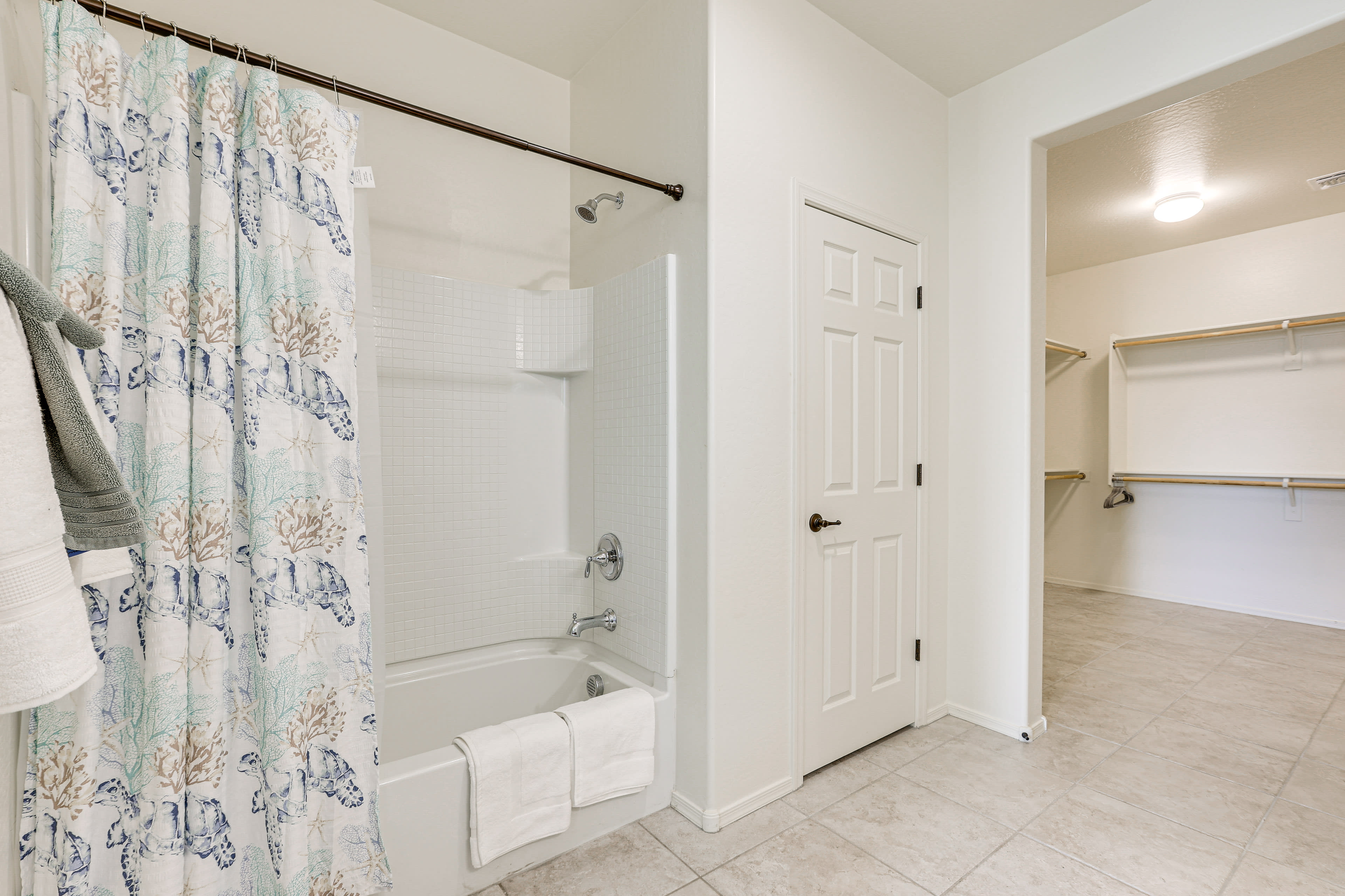 En-Suite Bathroom | Towels Provided | Complimentary Toiletries | Walk-In Closet