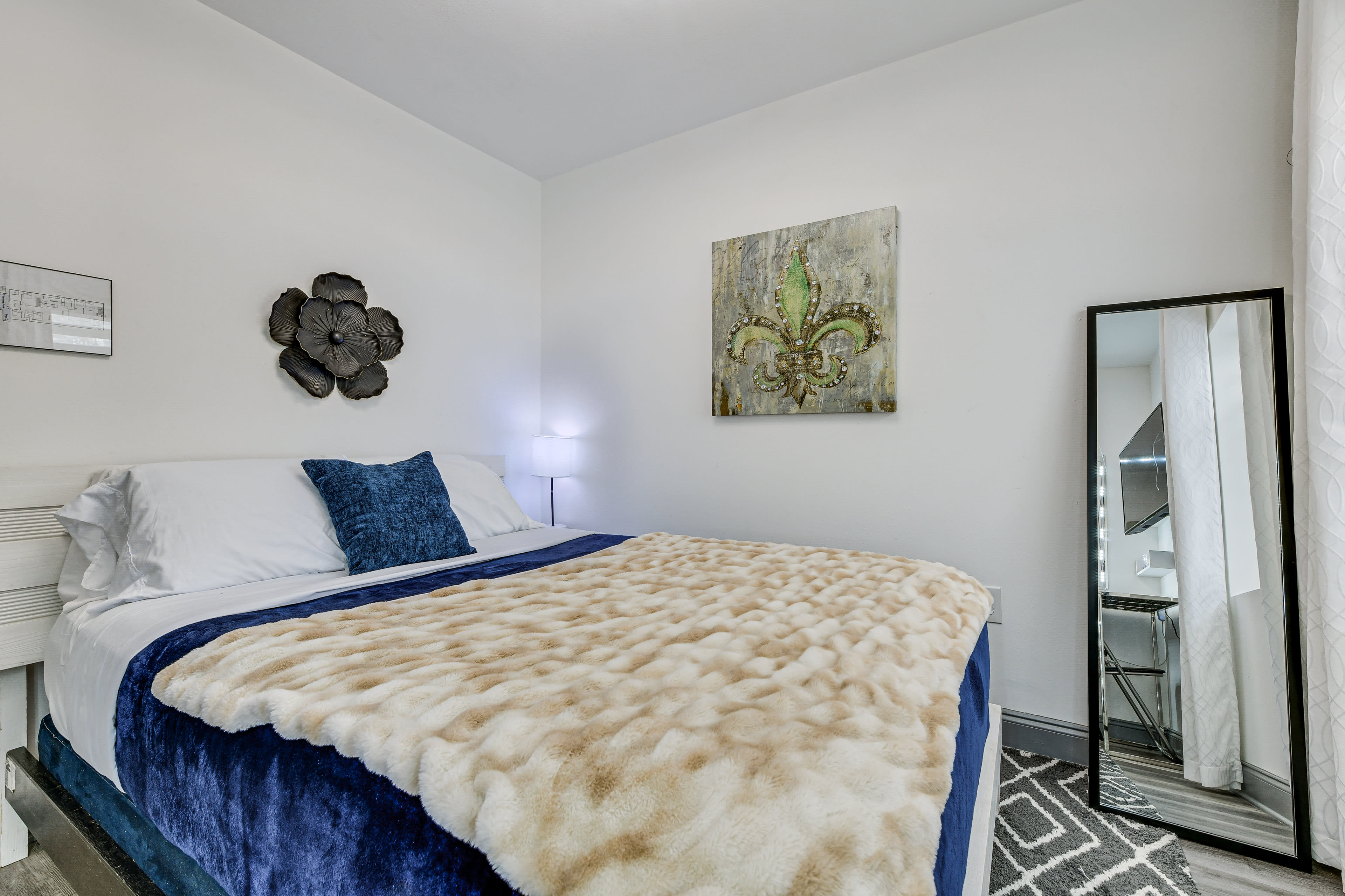 Bedroom 4 | Queen Bed | Flat-Screen TV