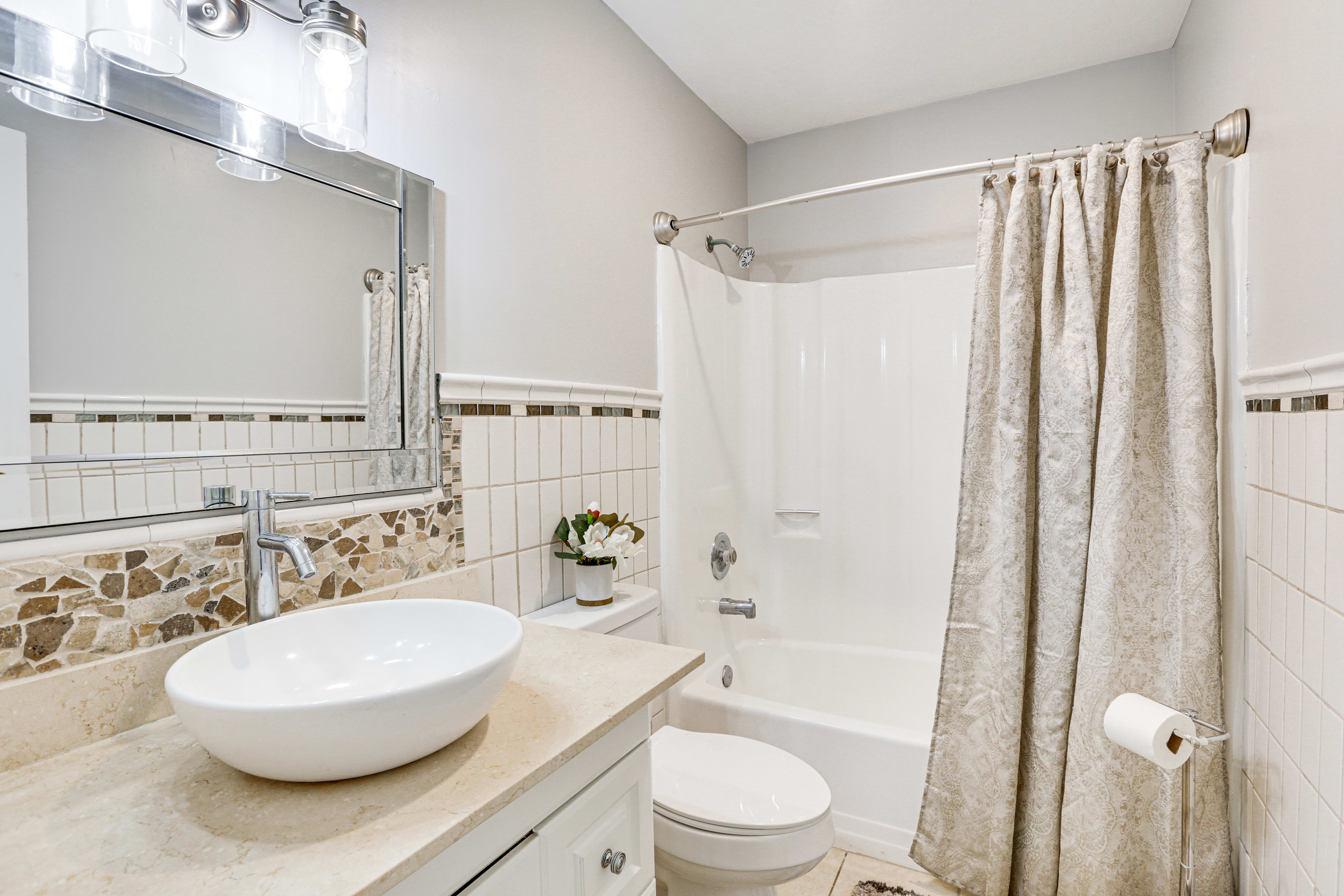 Bathroom | Complimentary Toiletries | Towels Provided | 1st Floor