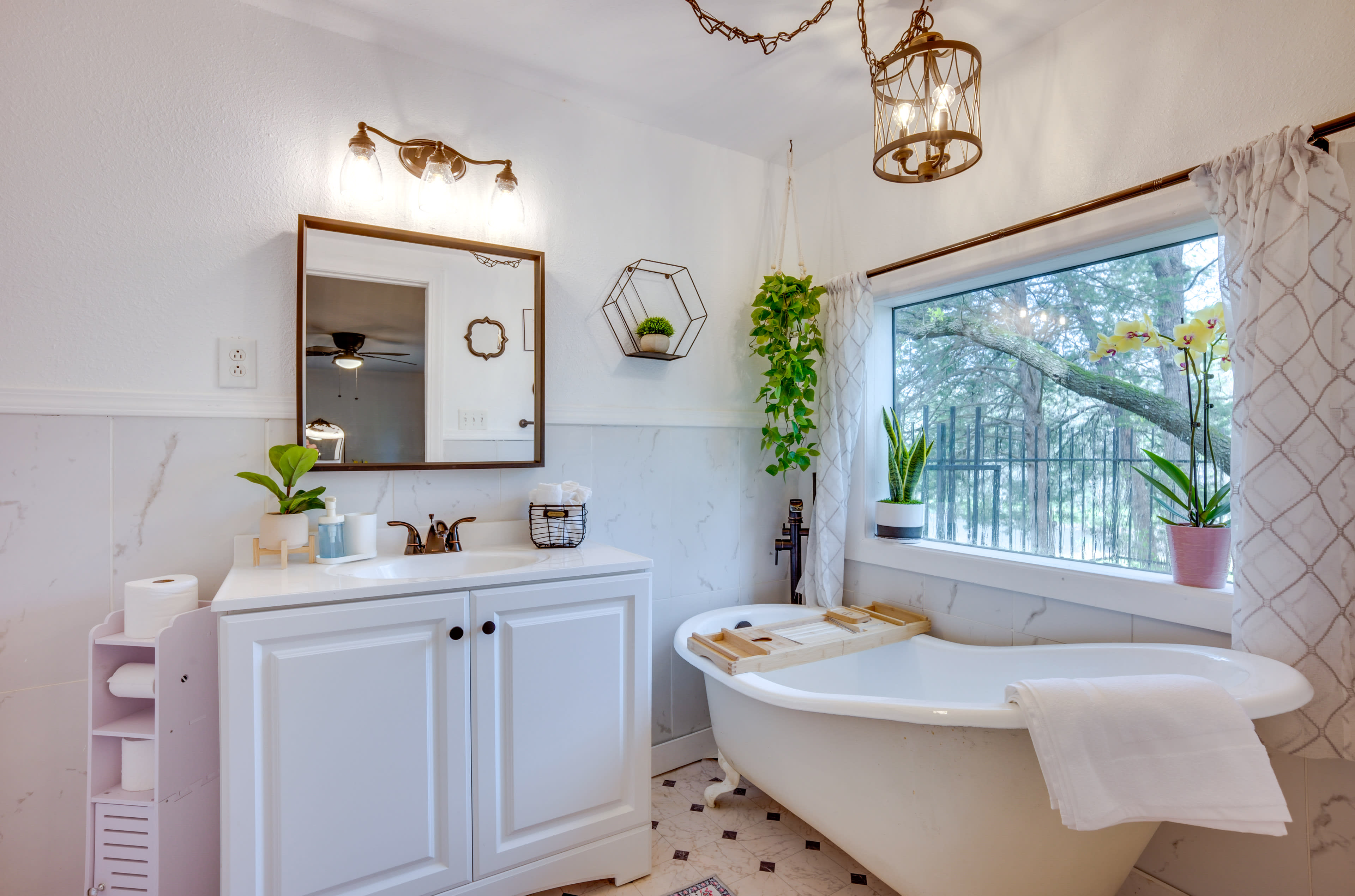 En-Suite Bathroom | Lower Level