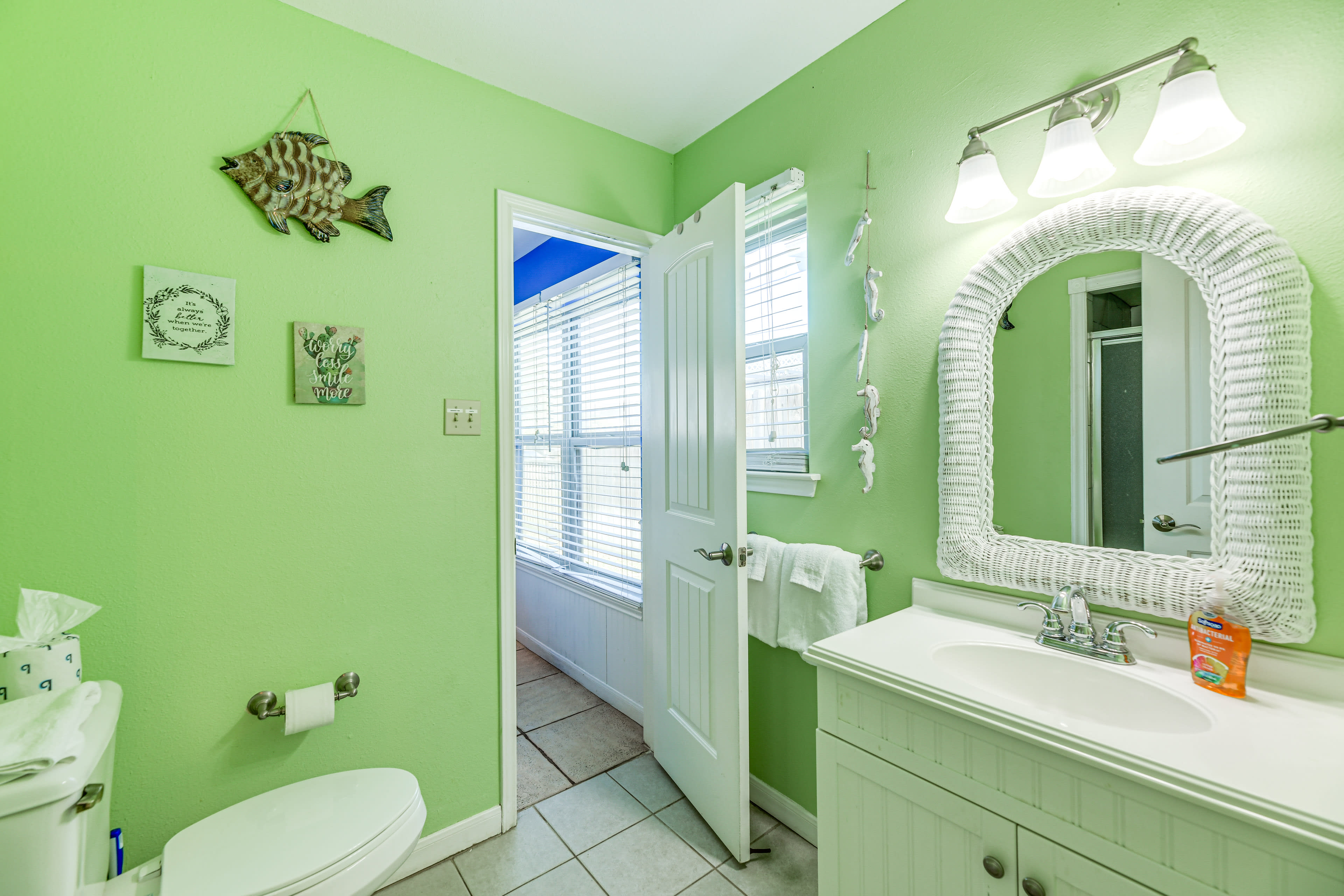 Jack-and-Jill Bathroom | Complimentary Toiletries | Towels Provided