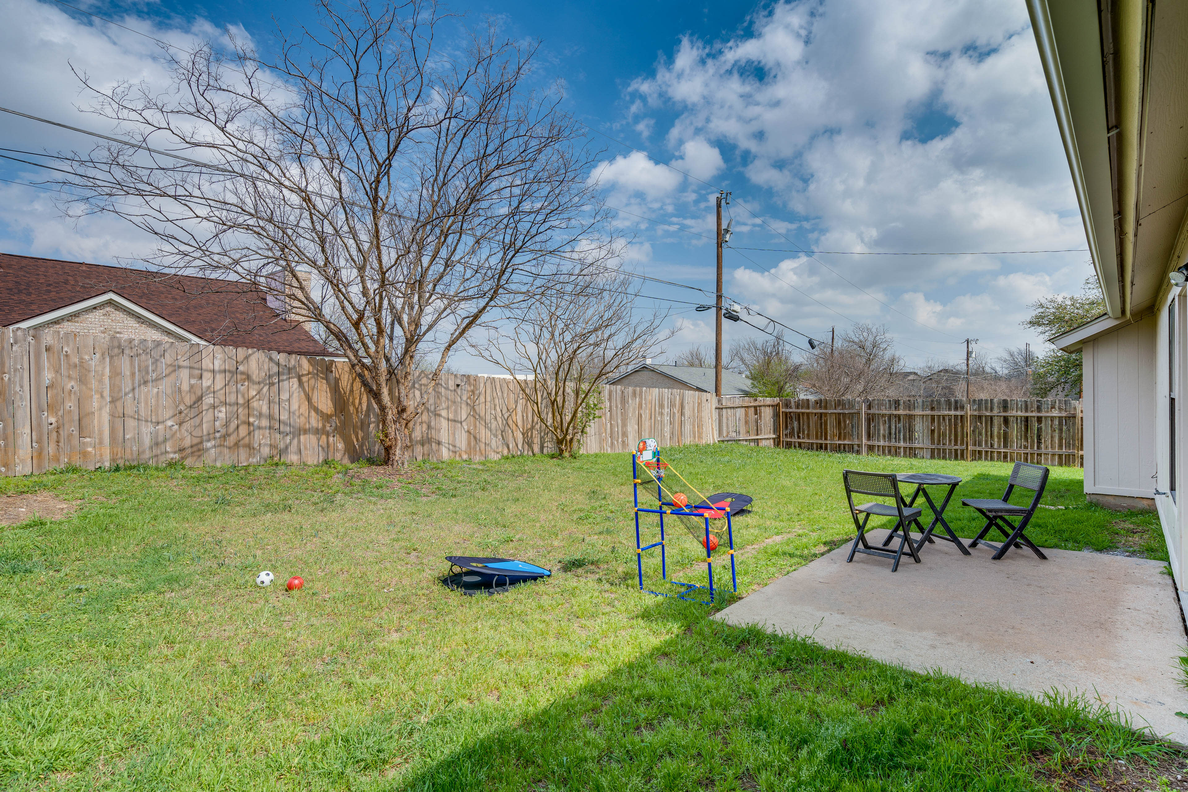 Fenced Backyard | Patio | Bistro Table | Yard Games | Kids' Games
