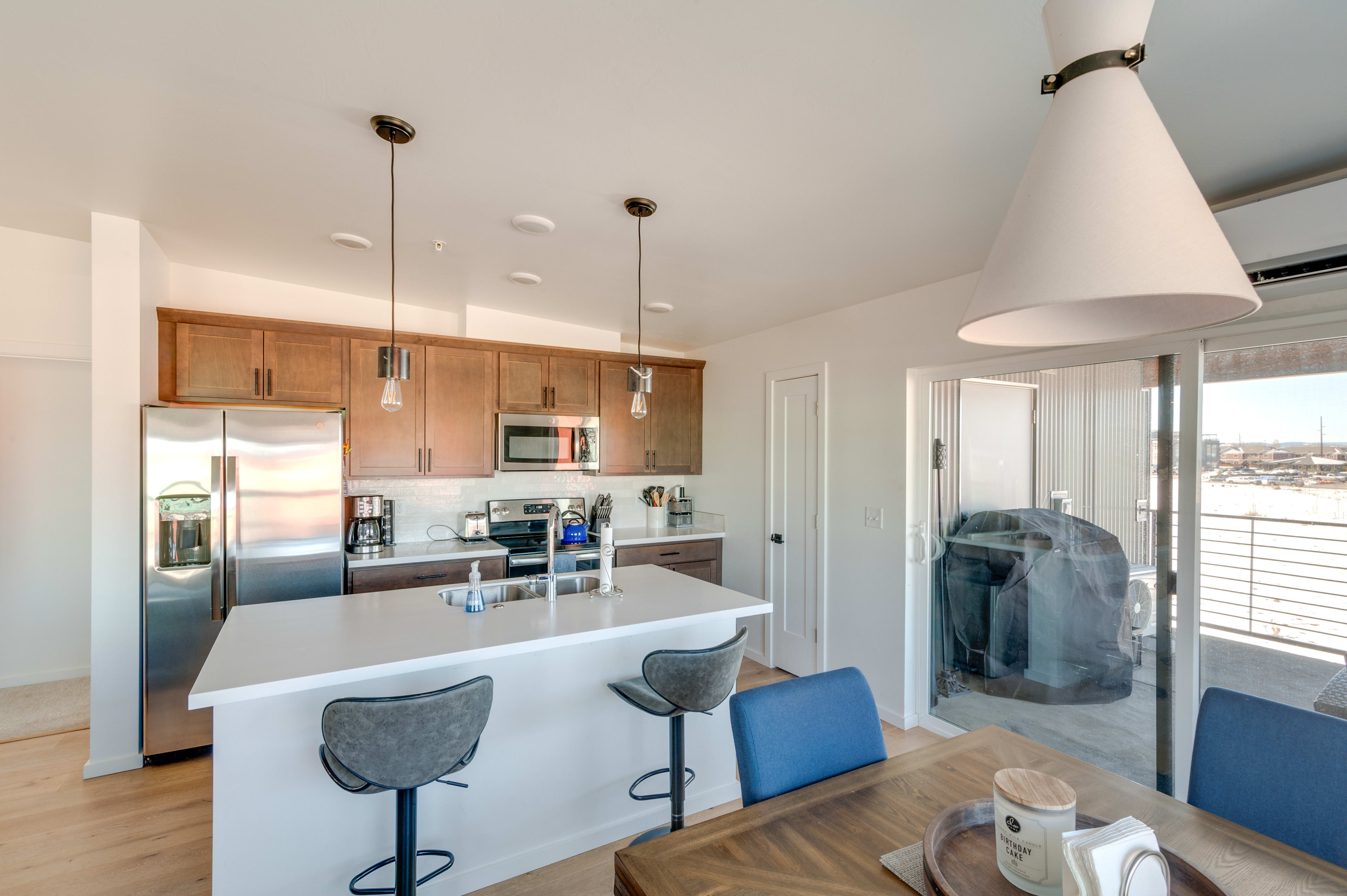 Dining Area | Dishware/Flatware | Breakfast Bar