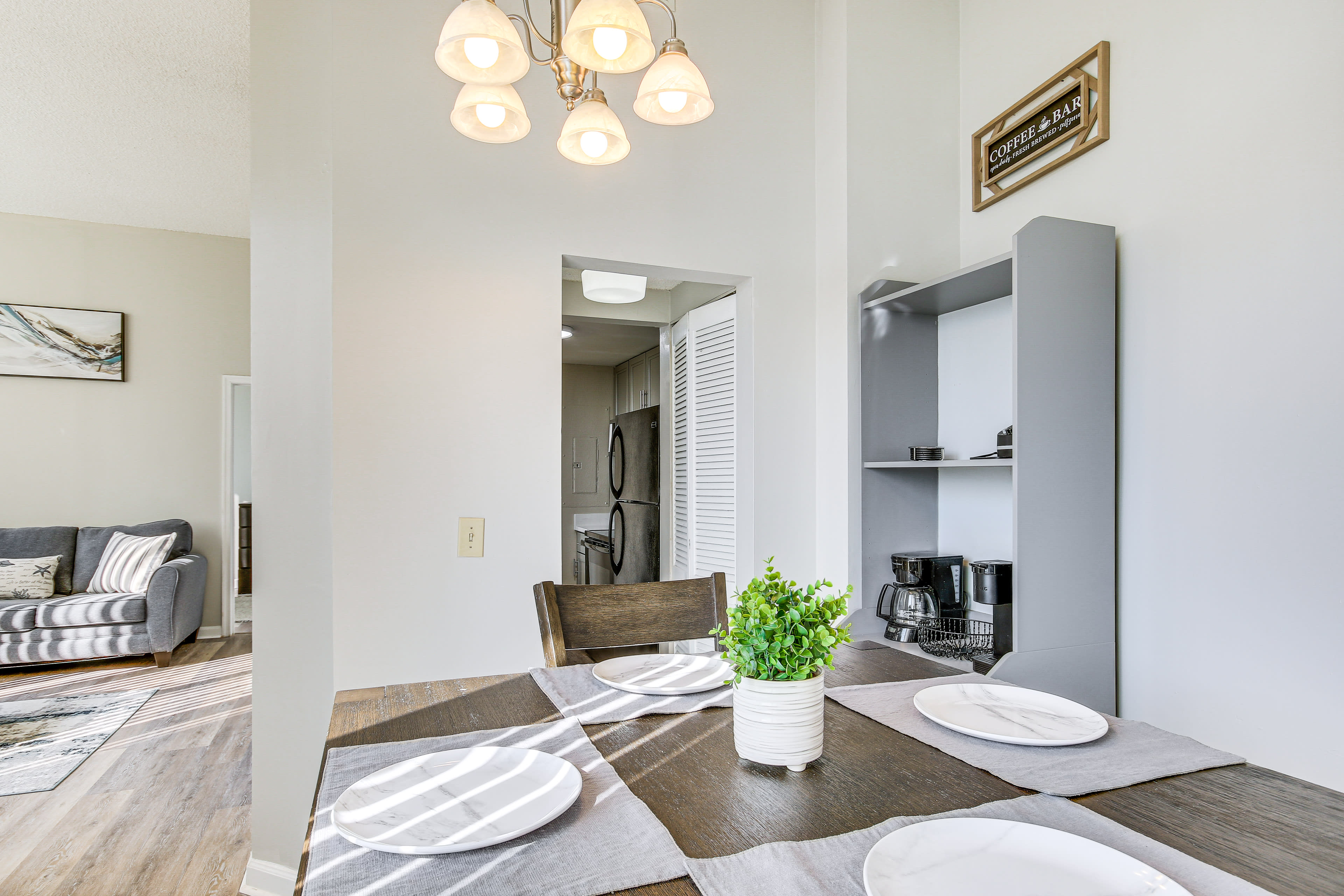 Dining Area | Dishware/Flatware Provided