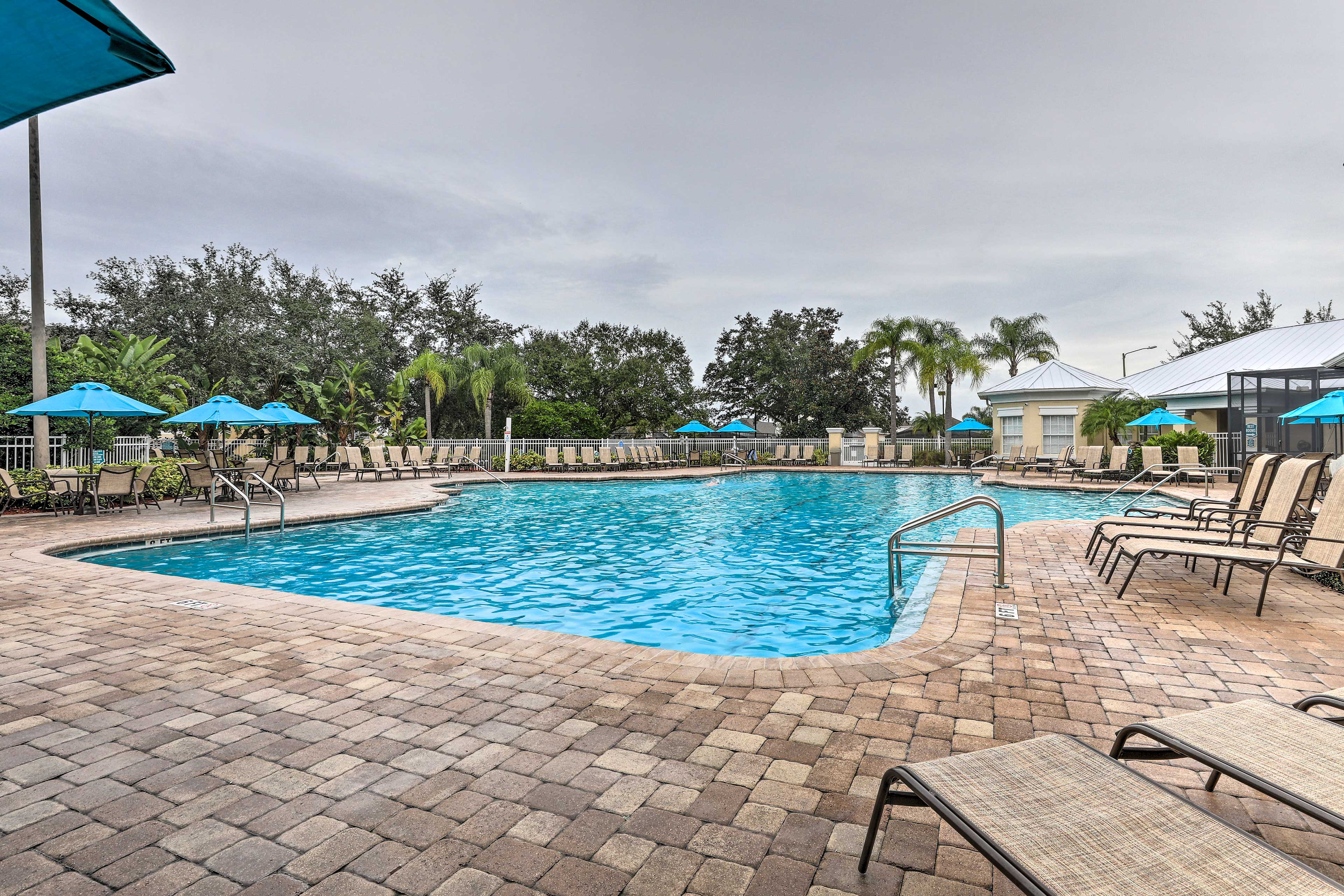 Community Amenities | Outdoor Pool & Hot Tub