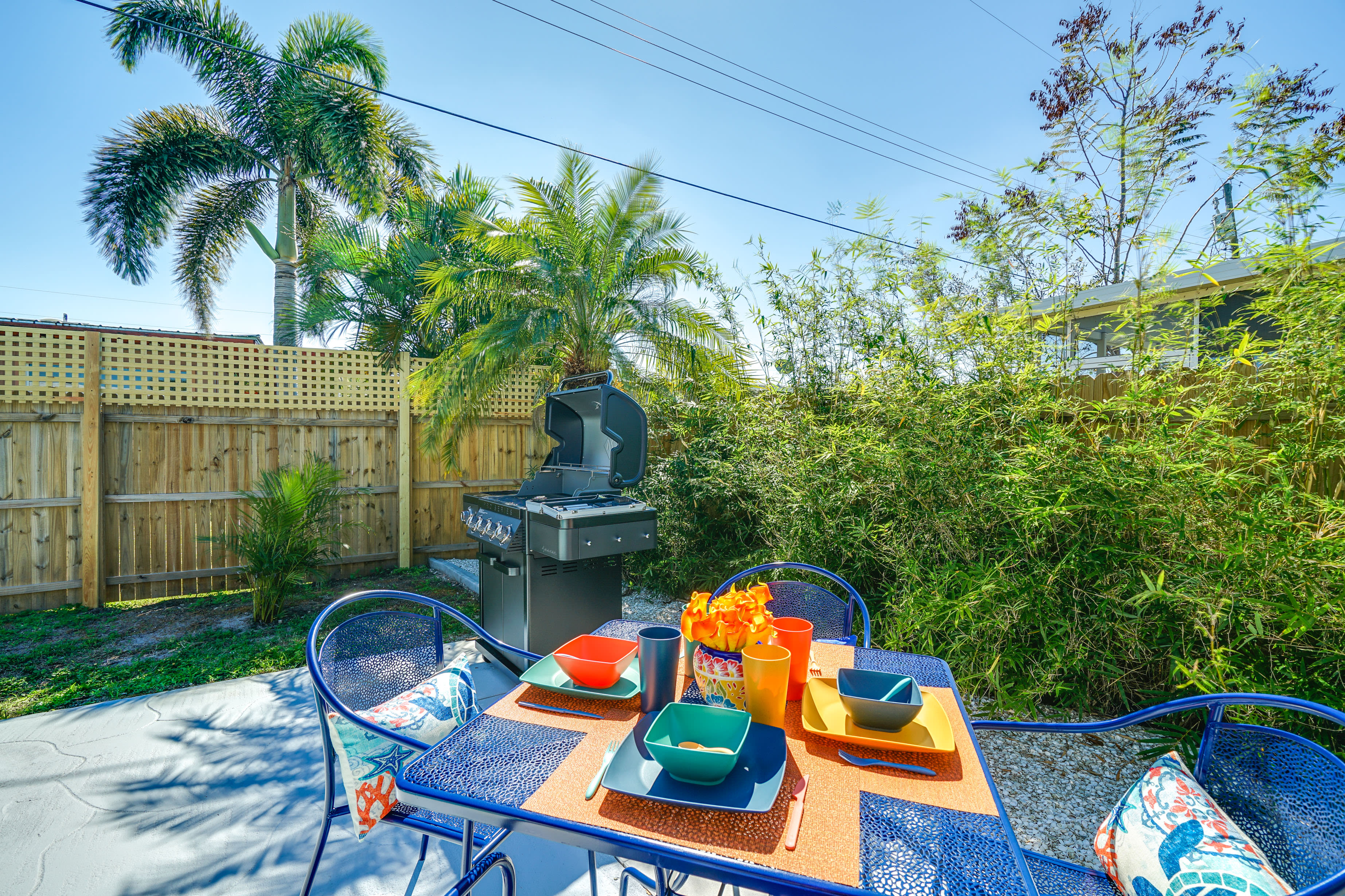 Outdoor Dining Area | Gas Grill