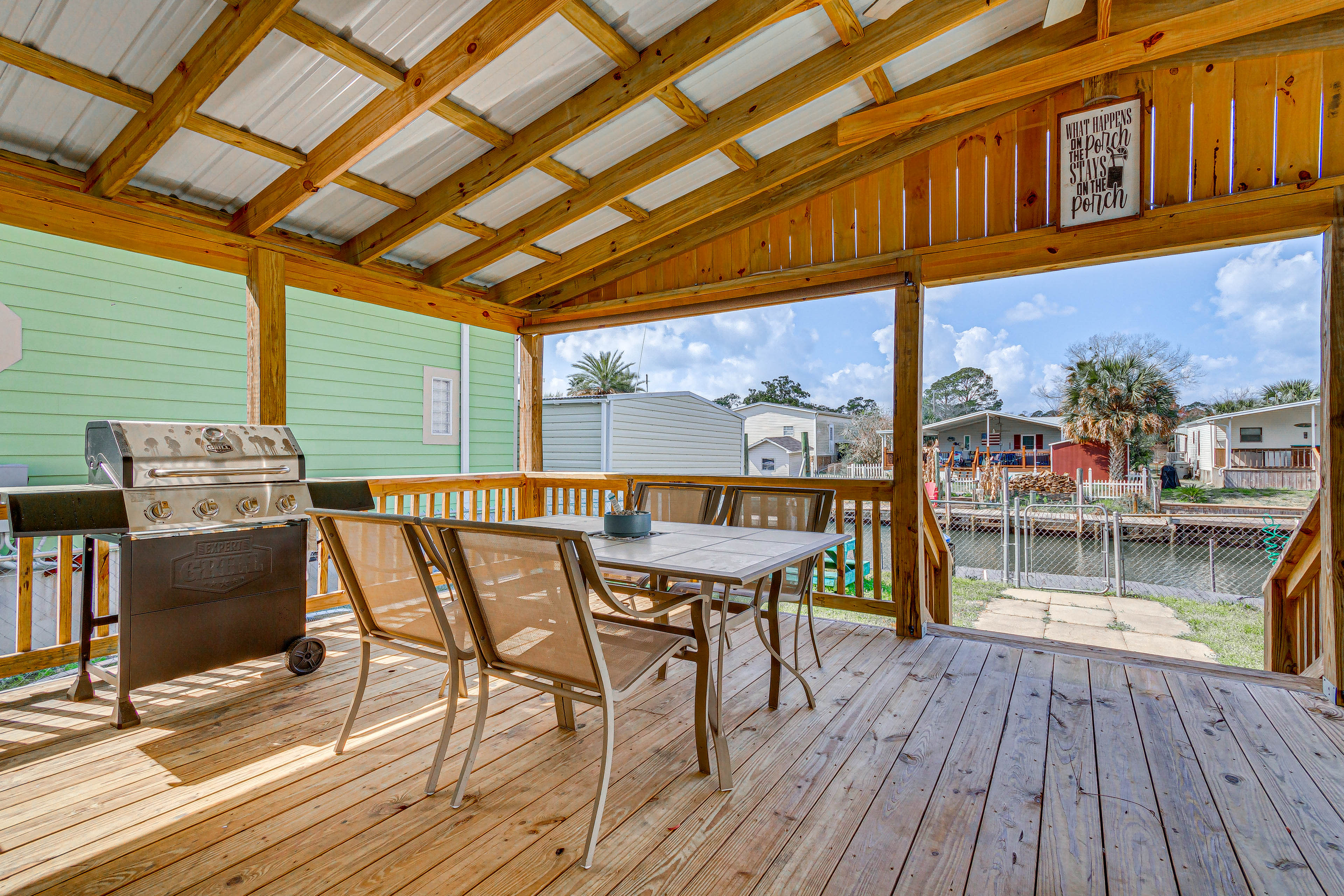 Private Deck | Gas Grill | Freezer