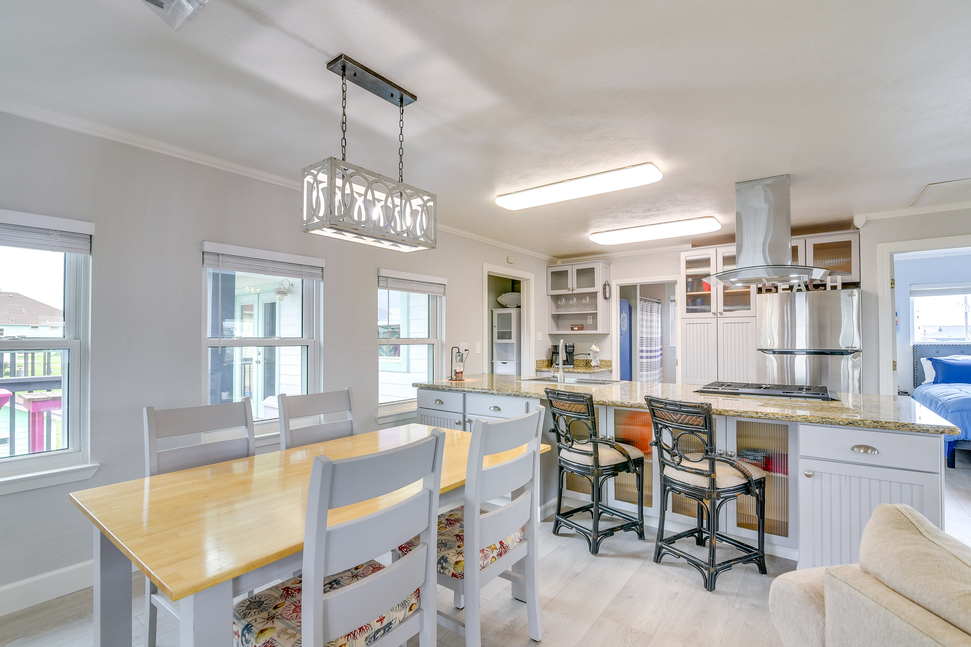 Dining Area | Dishware/Flatware Provided