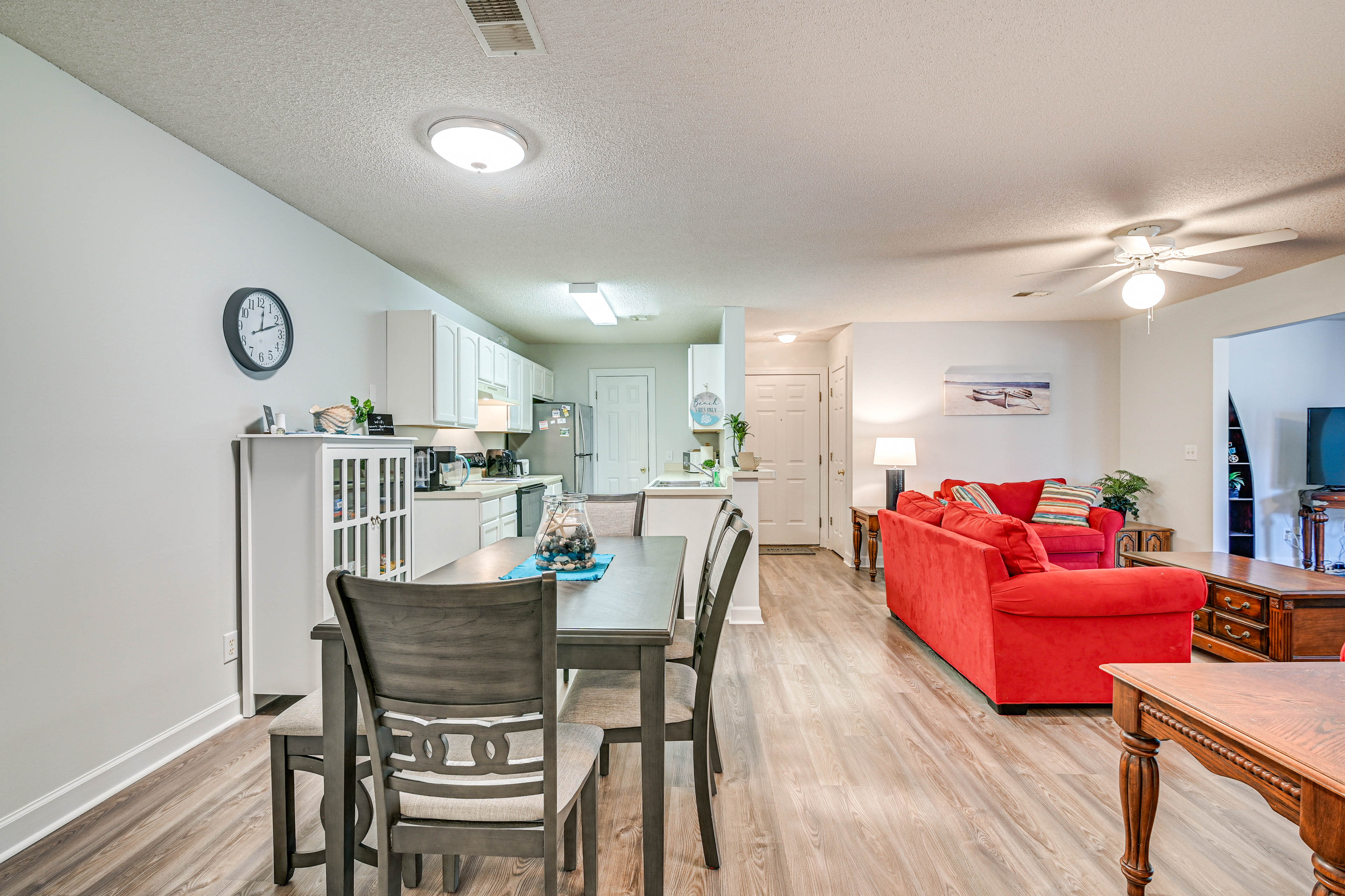 Dining Area | Dishware & Flatware Provided