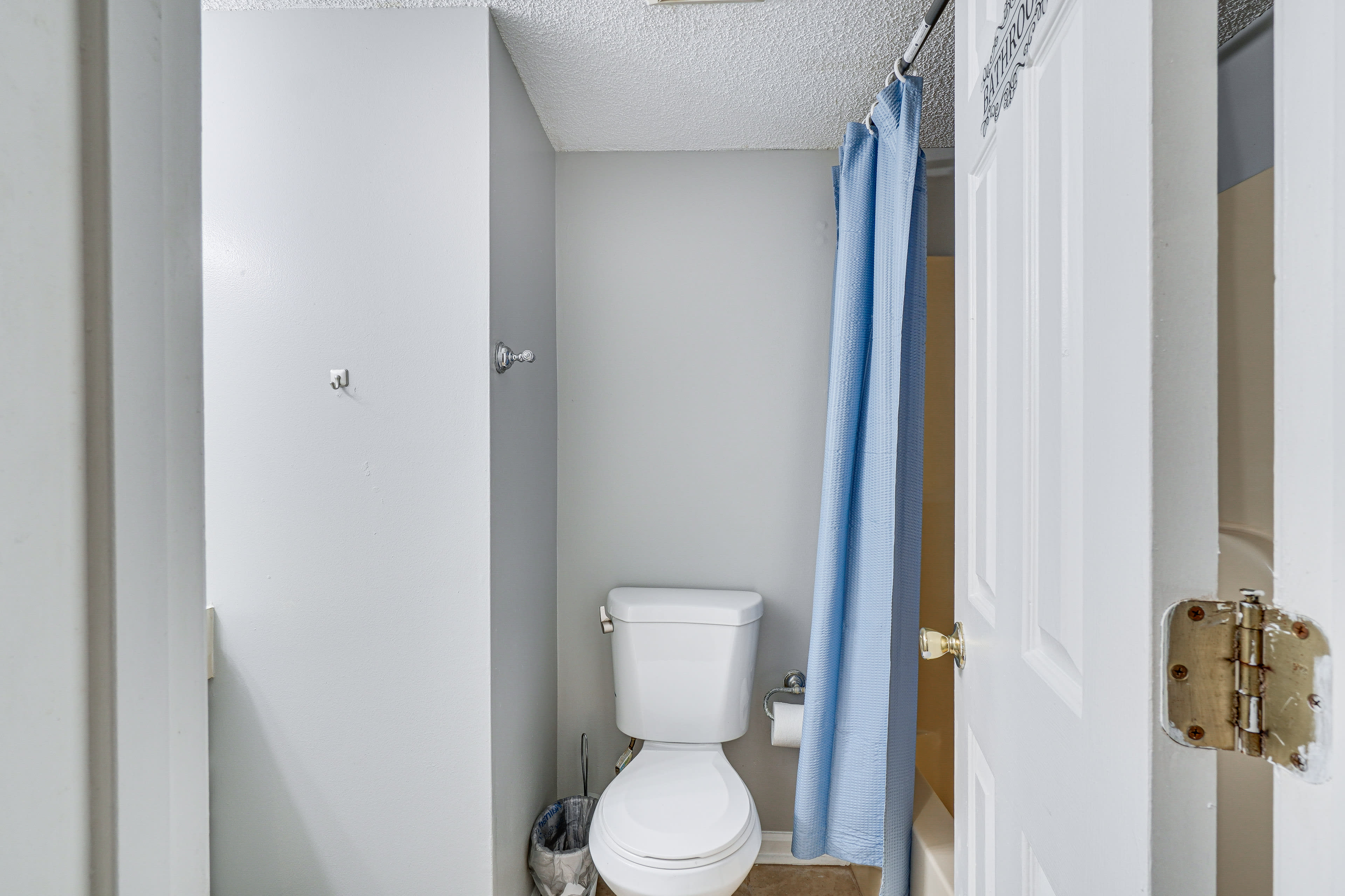 Full Bathroom | Complimentary Toiletries | 1st Floor