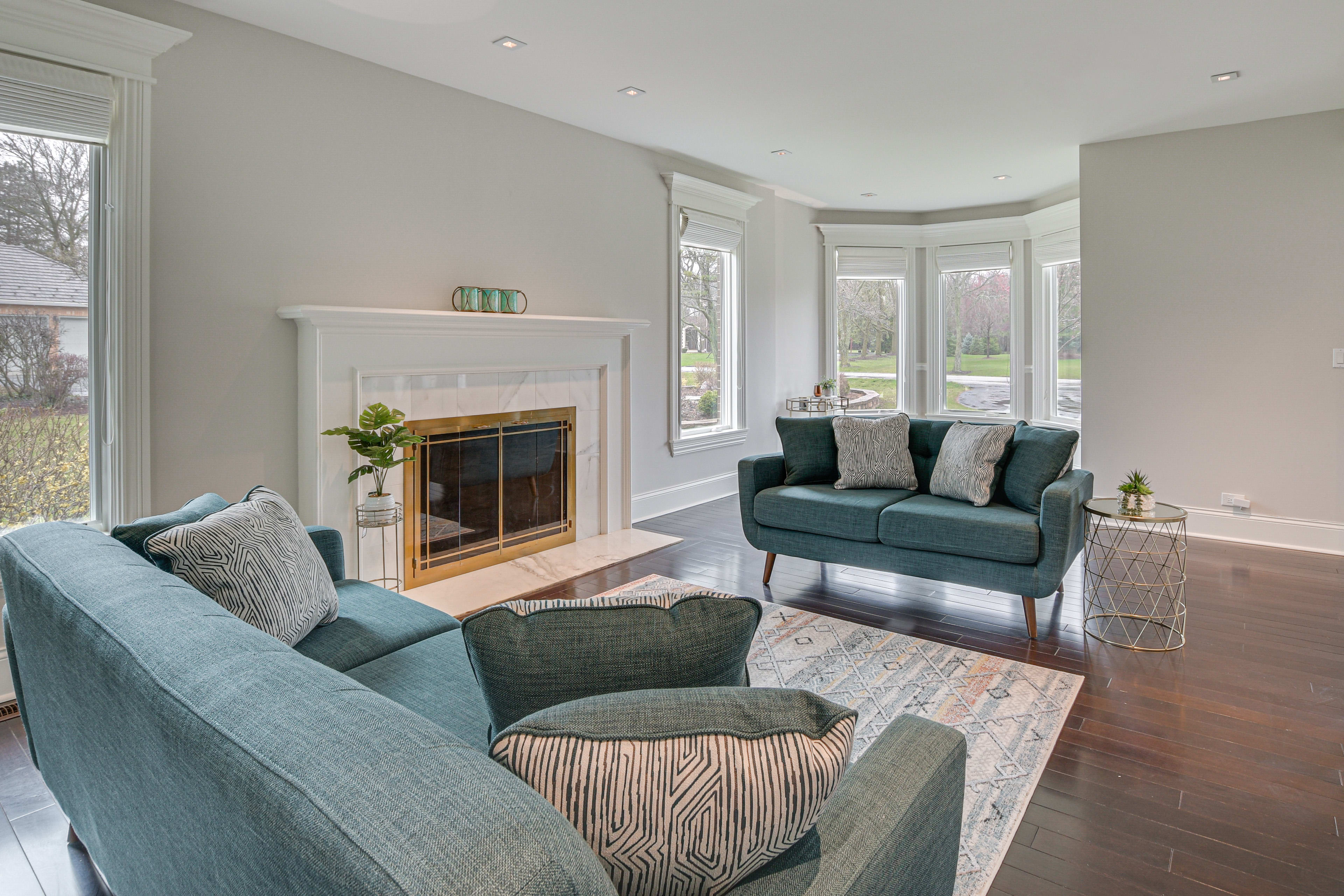 Sitting Area | Fireplace | 2nd Floor