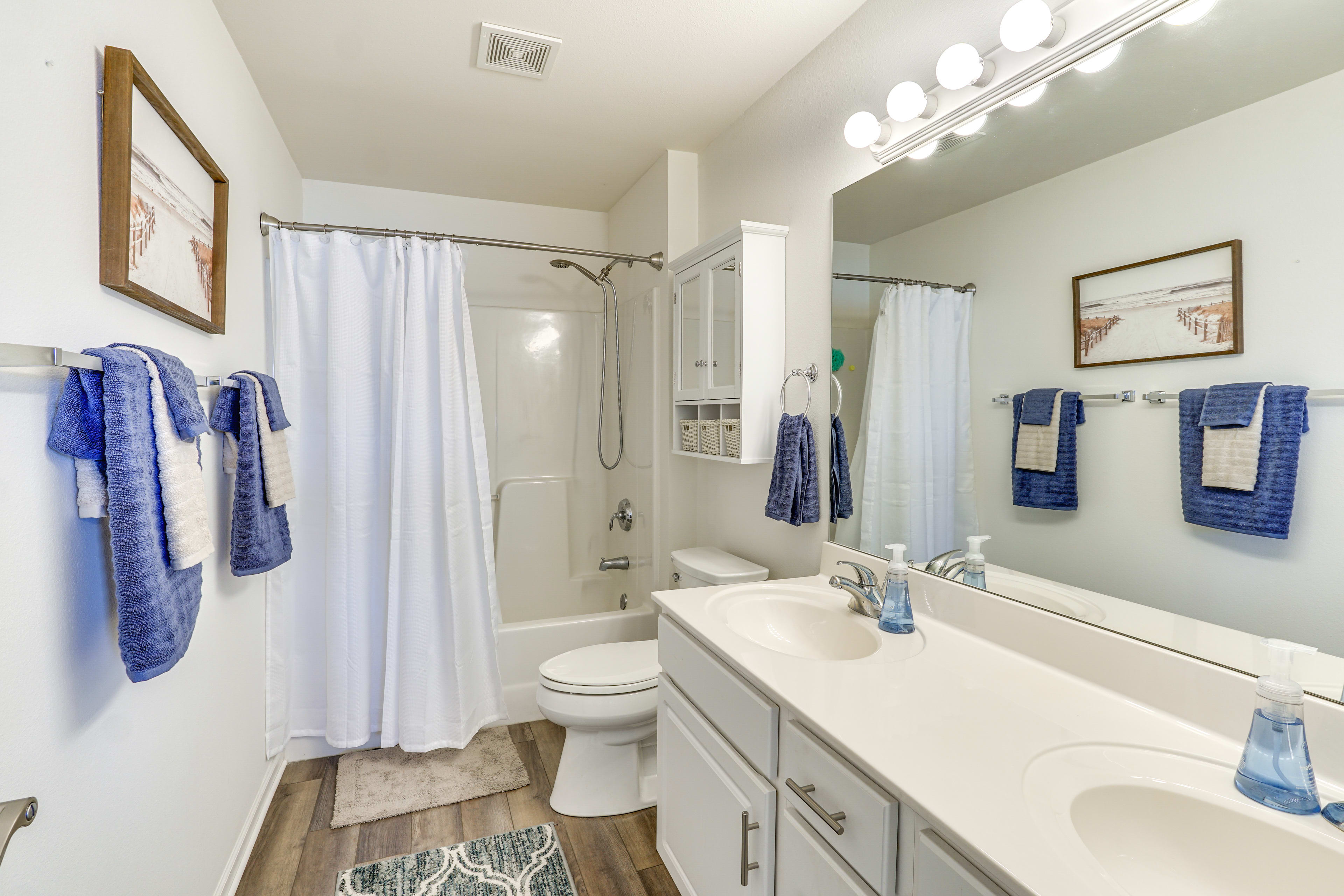 En-Suite Bathroom | Towels Provided