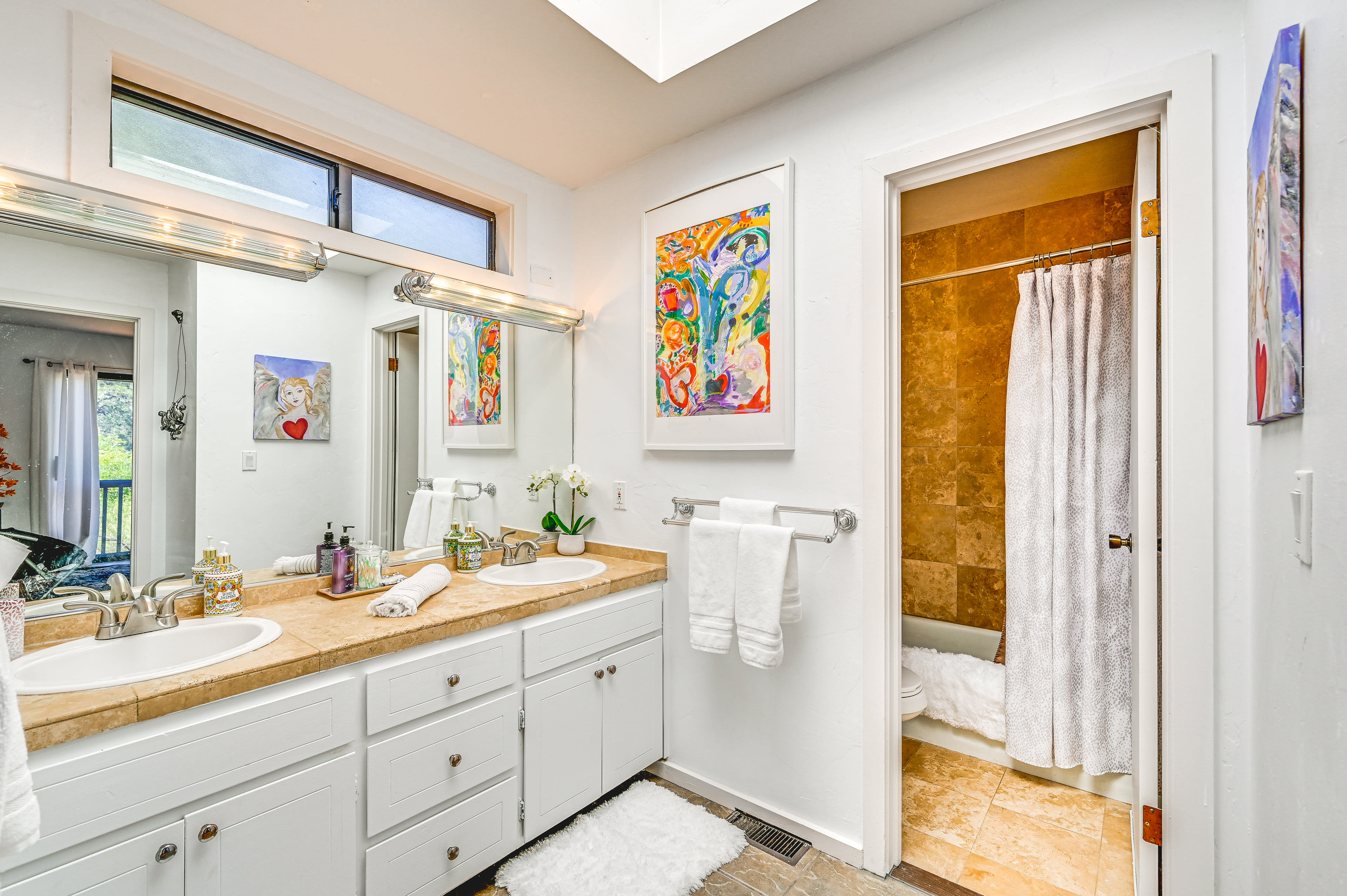 Full Bath | Towels | Hair Dryer | Complimentary Toiletries