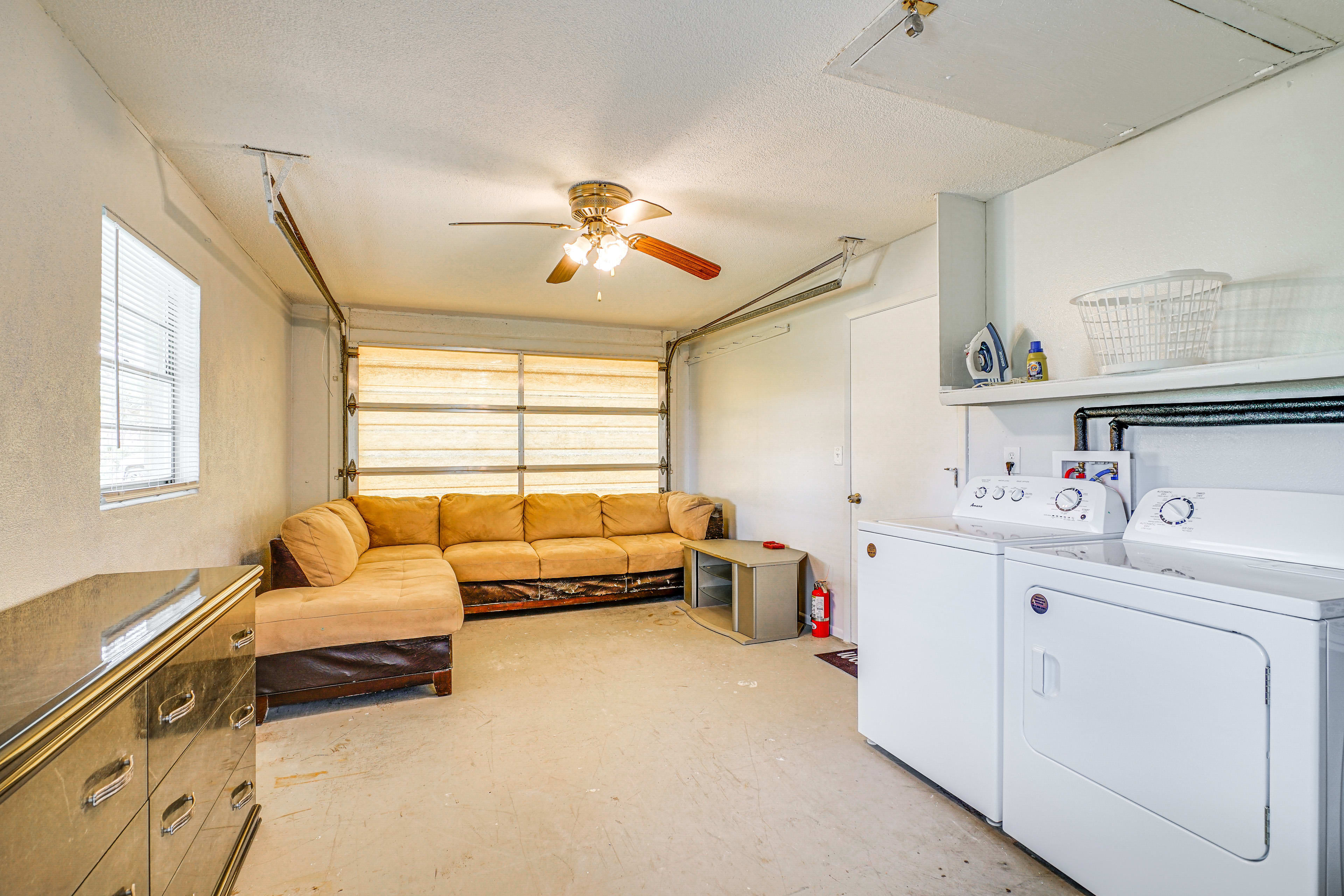 Furnished Garage | Washer + Dryer