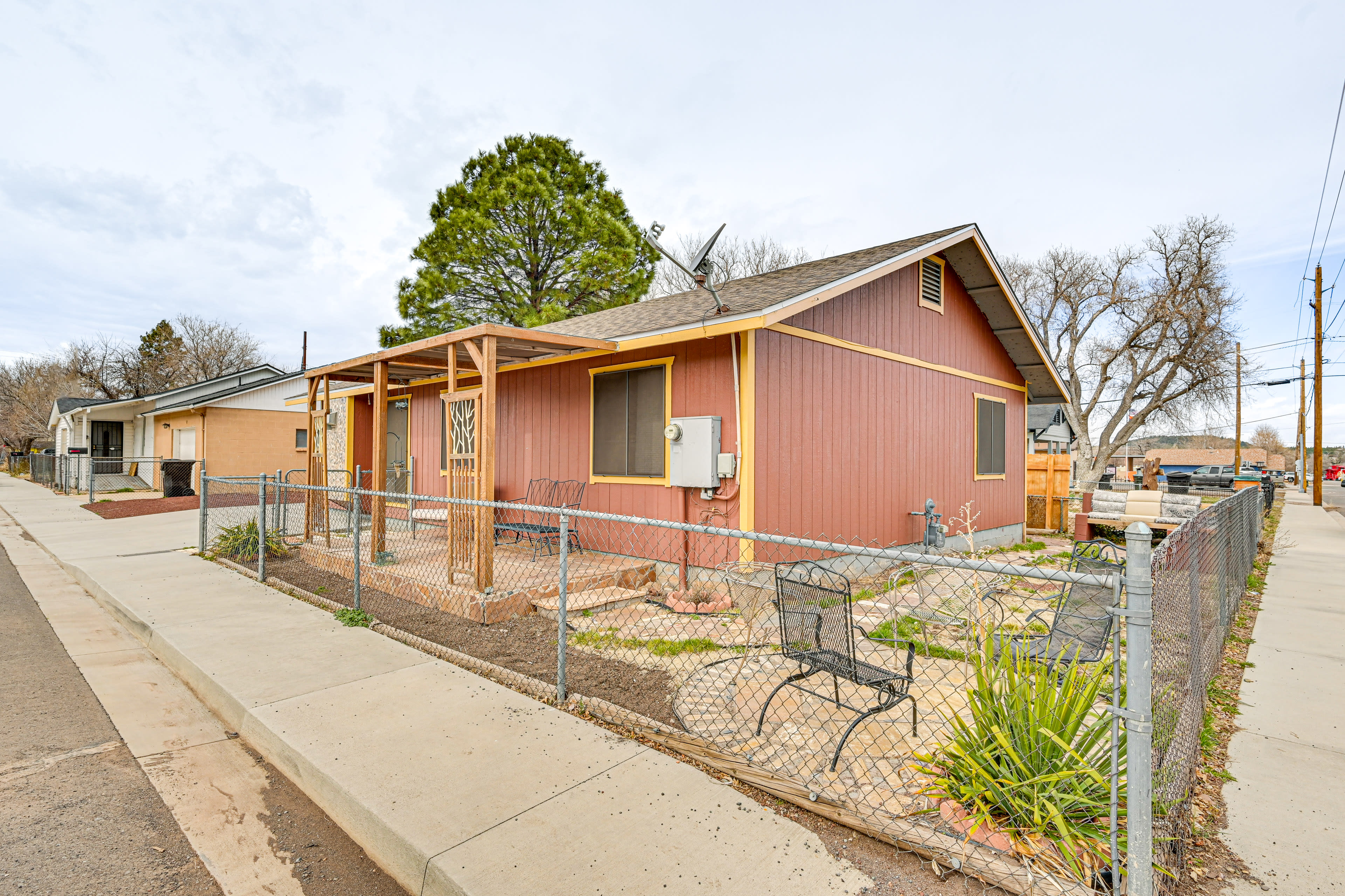 Exterior | Driveway (2 Vehicles) | Street Parking (4 Vehicles)