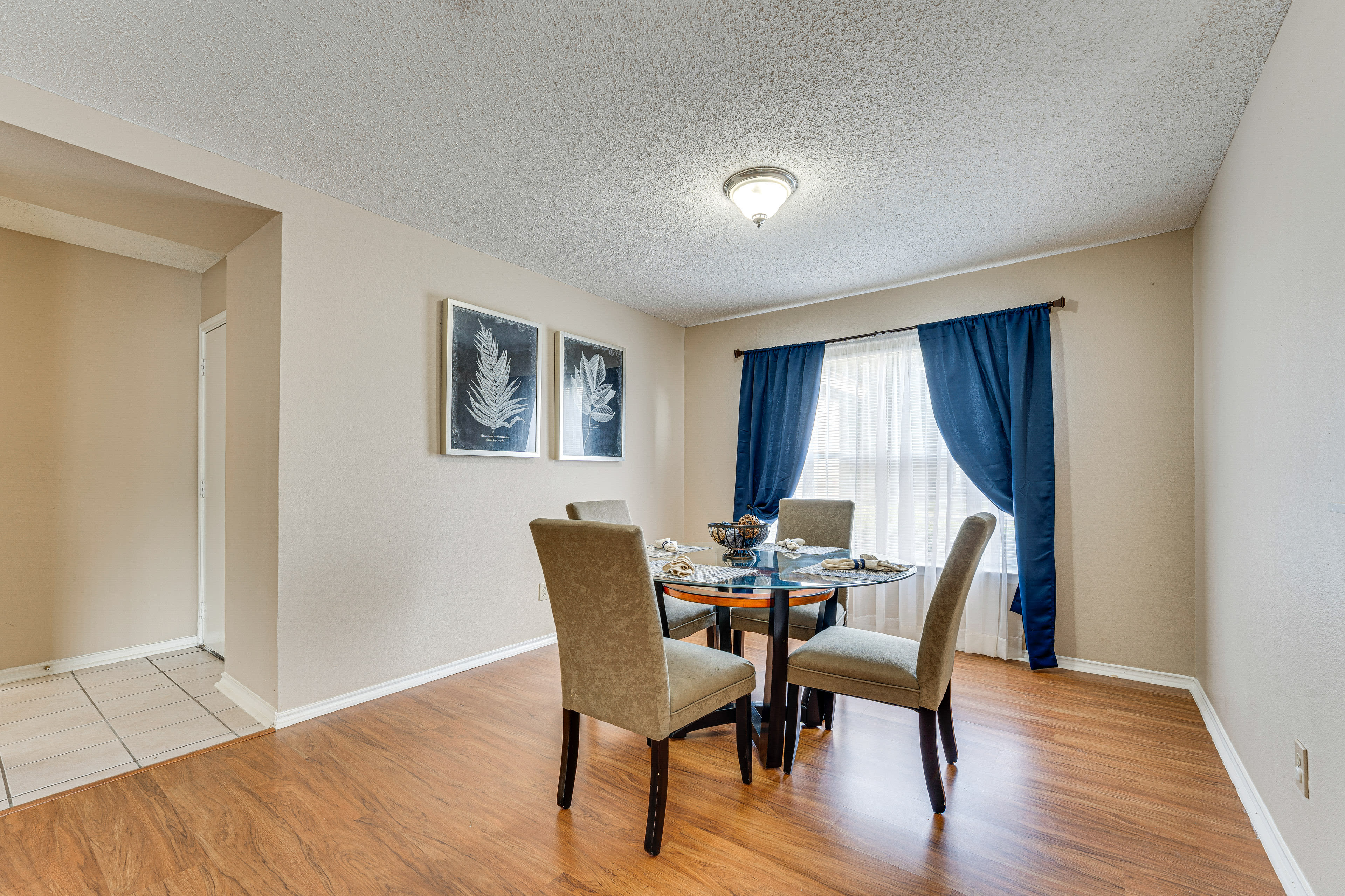 Dining Area | Dishware/Flatware