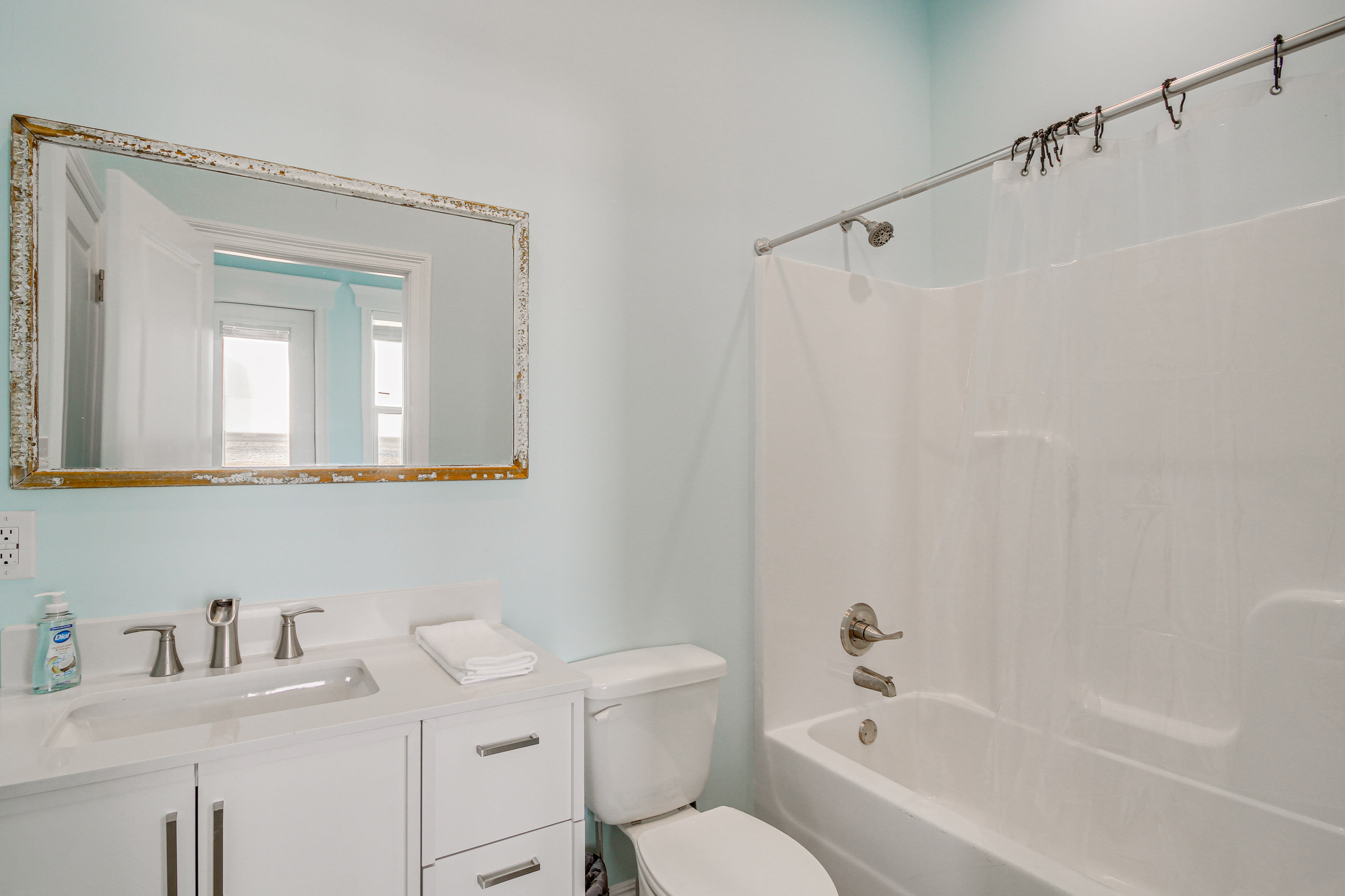 En-Suite Bathroom | Towels Provided | Complimentary Toiletries
