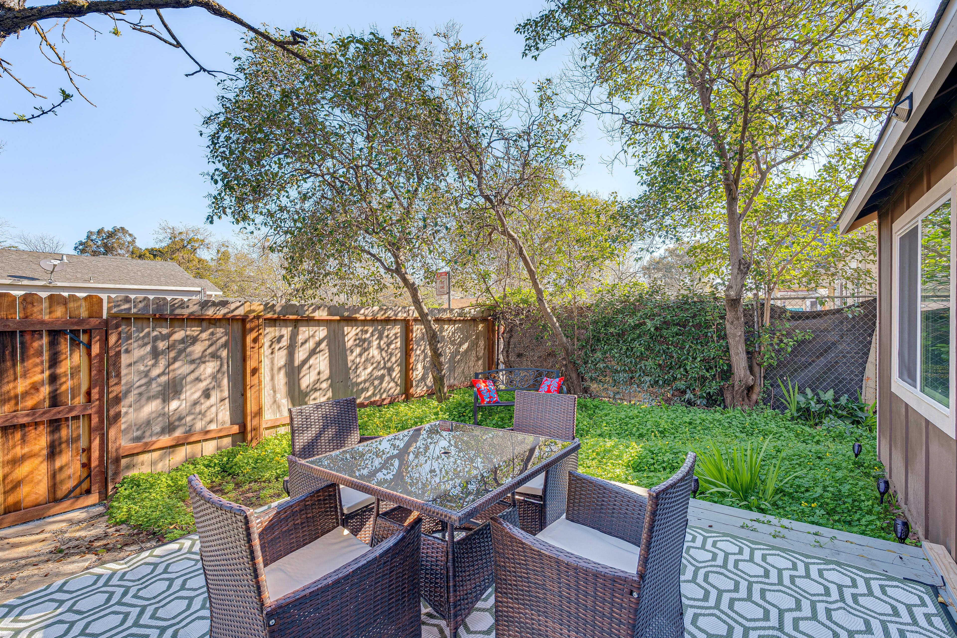 Private Yard | Patio