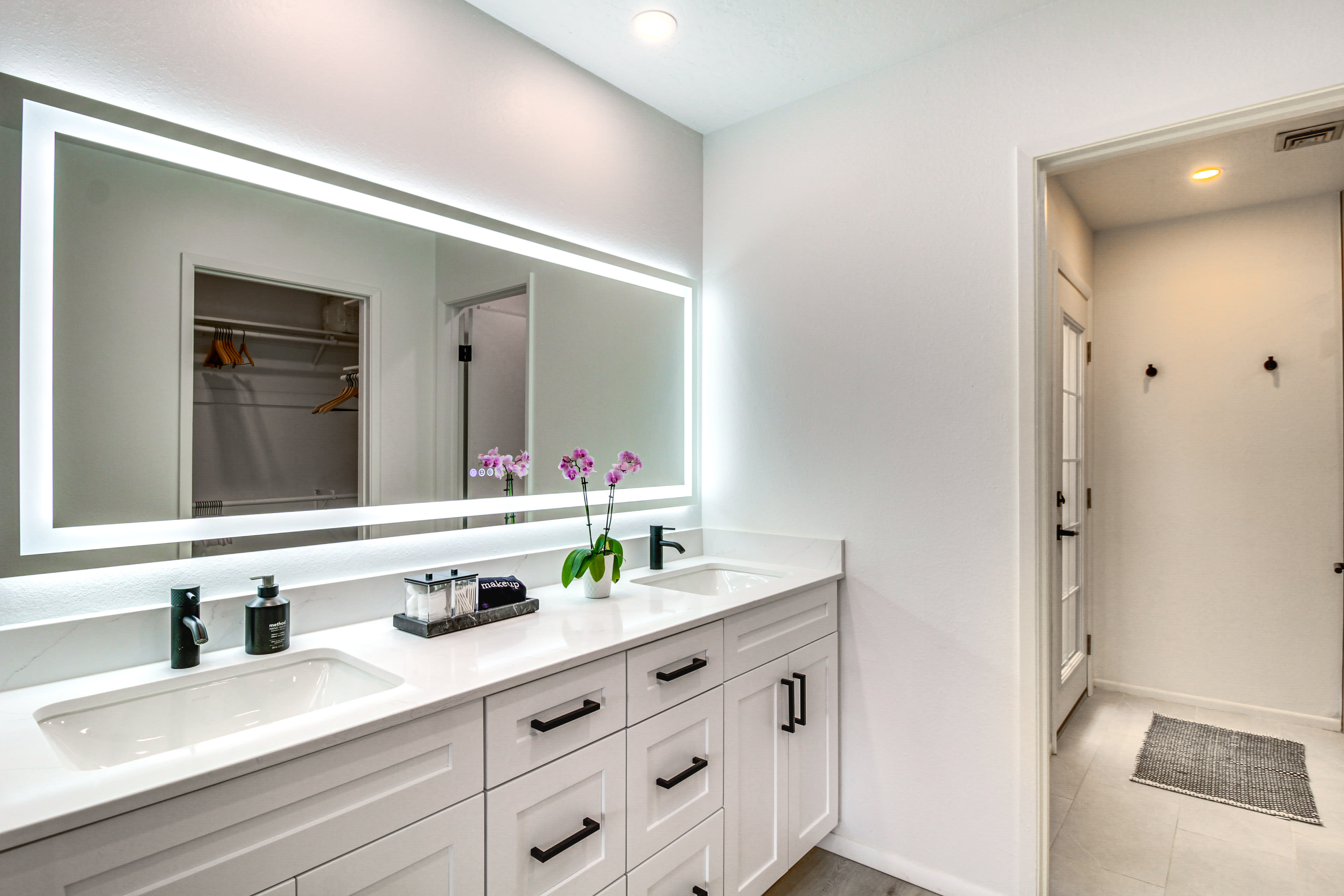 Full Bathroom | Towels Provided | Complimentary Toiletries