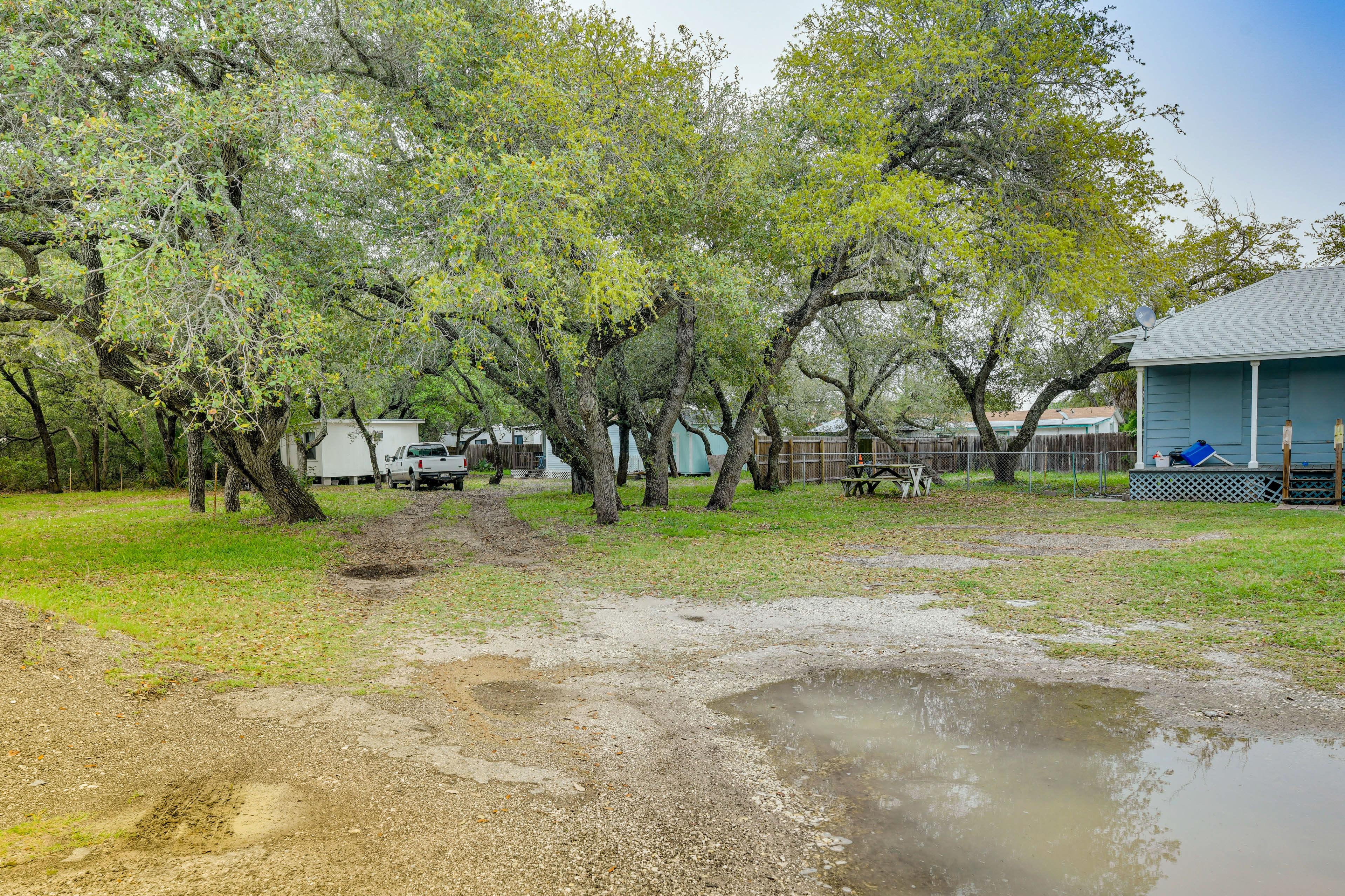 Parking | Sand Driveway (1 Vehicle) | RVs/Trailers Allowed