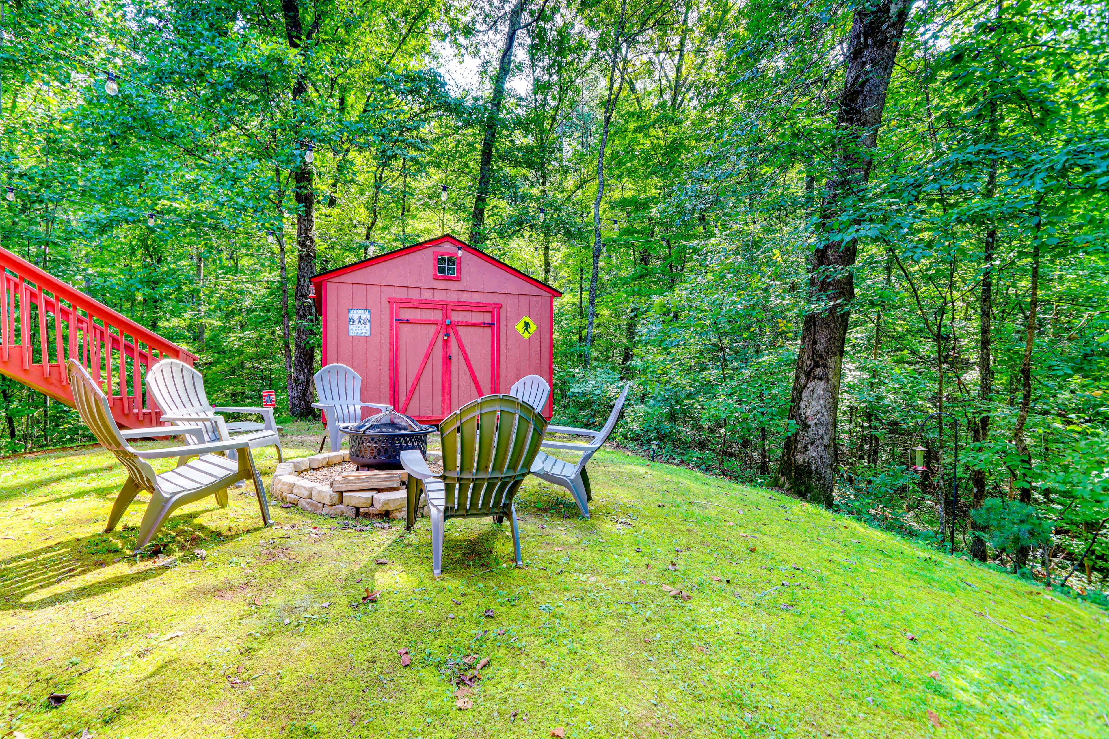 Private Yard | Wood-Burning Fire Pit | Mountain View