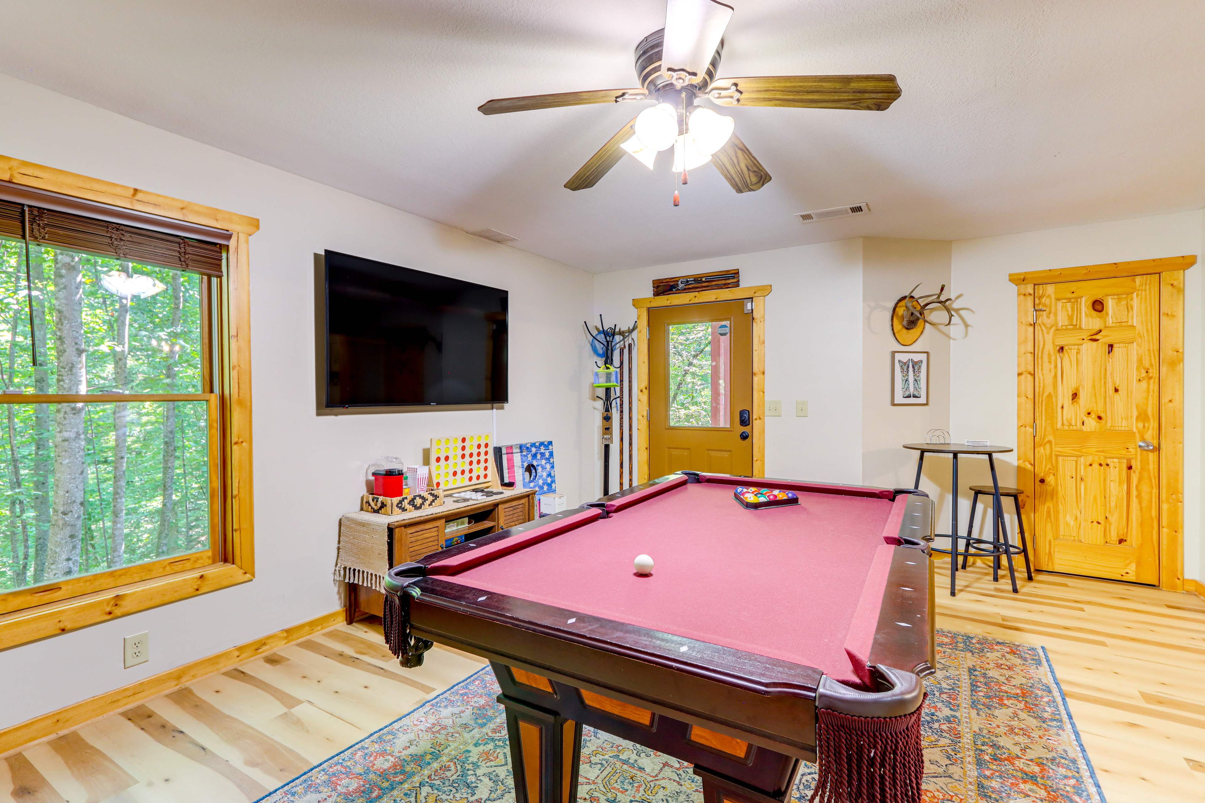 Interior | Tri-Level Home | Pool Table | Free WiFi