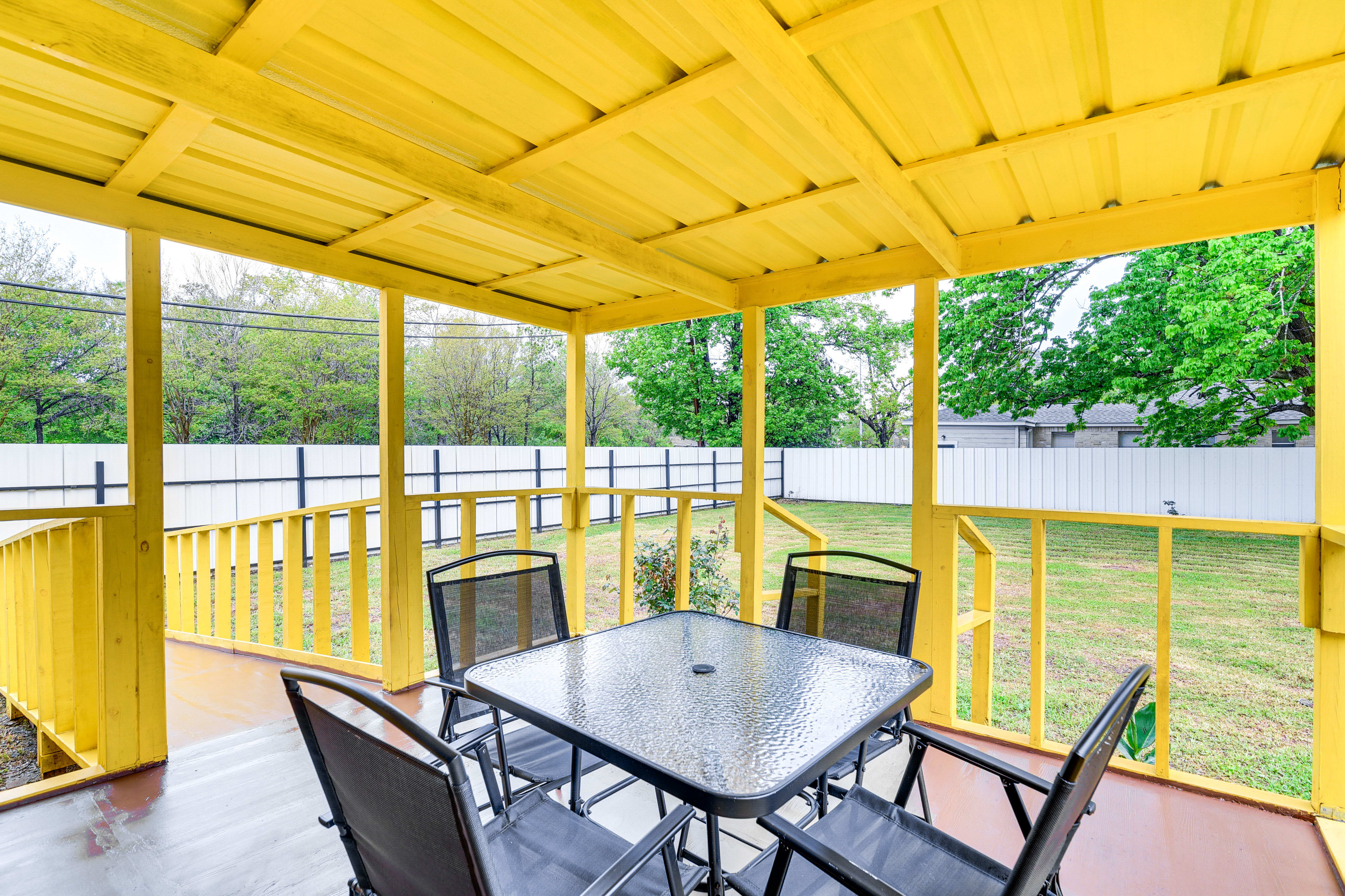 Covered Patio | Outdoor Dining