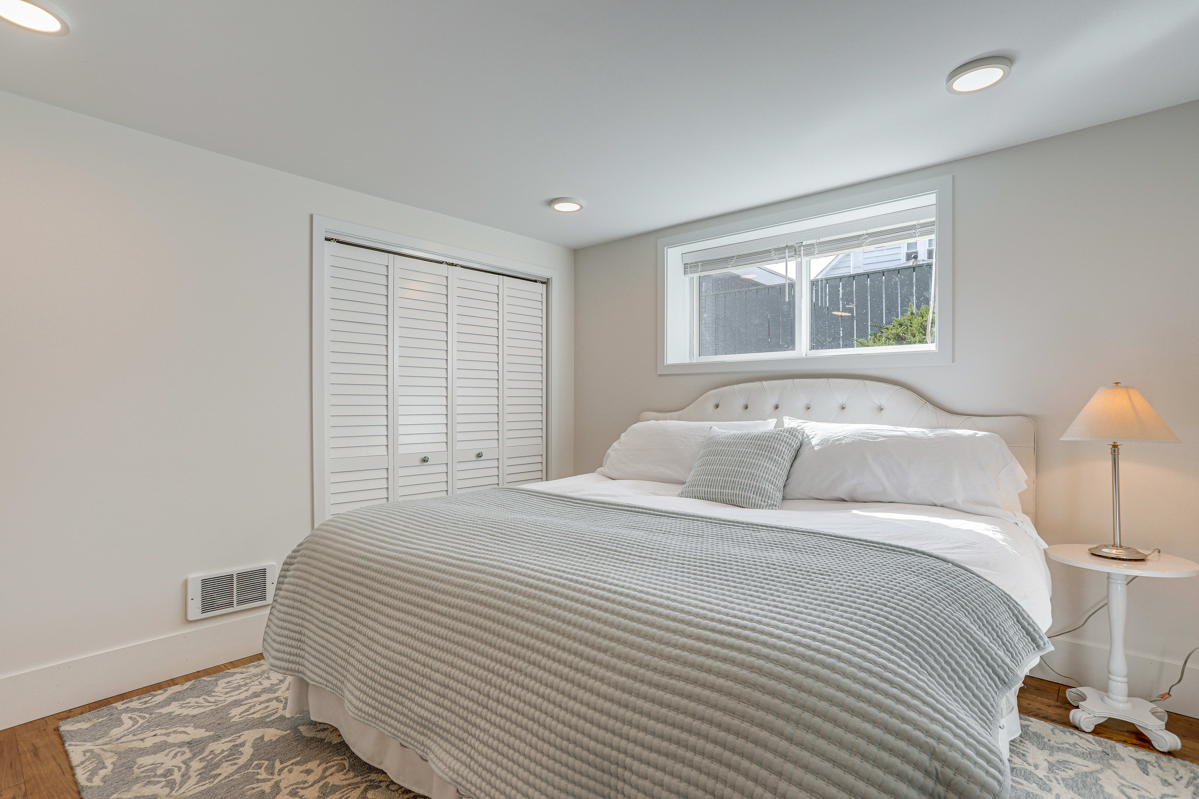 Bedroom | King Bed | Linens & Towels