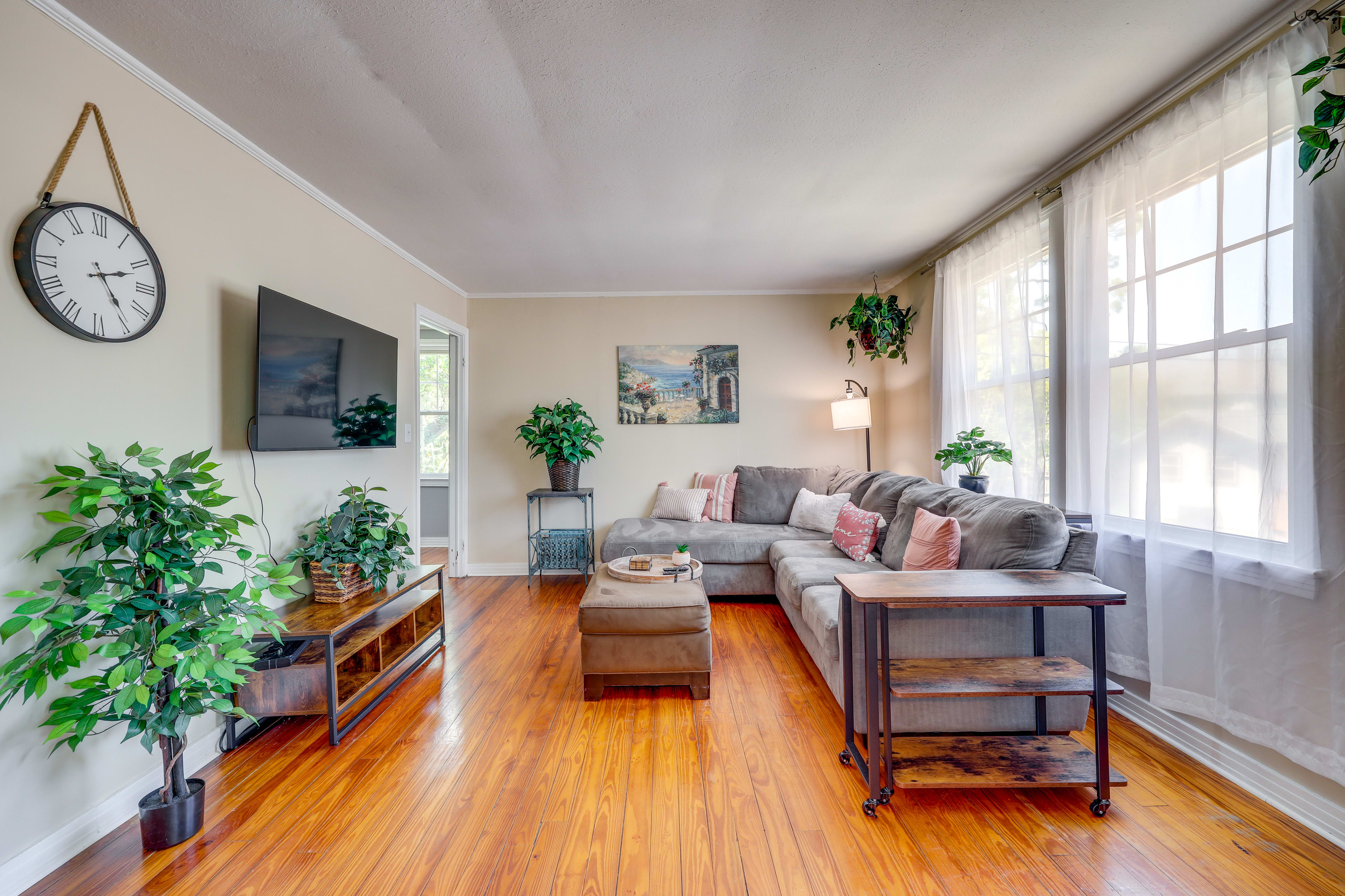 Living Room | Smart TV | 2nd Floor