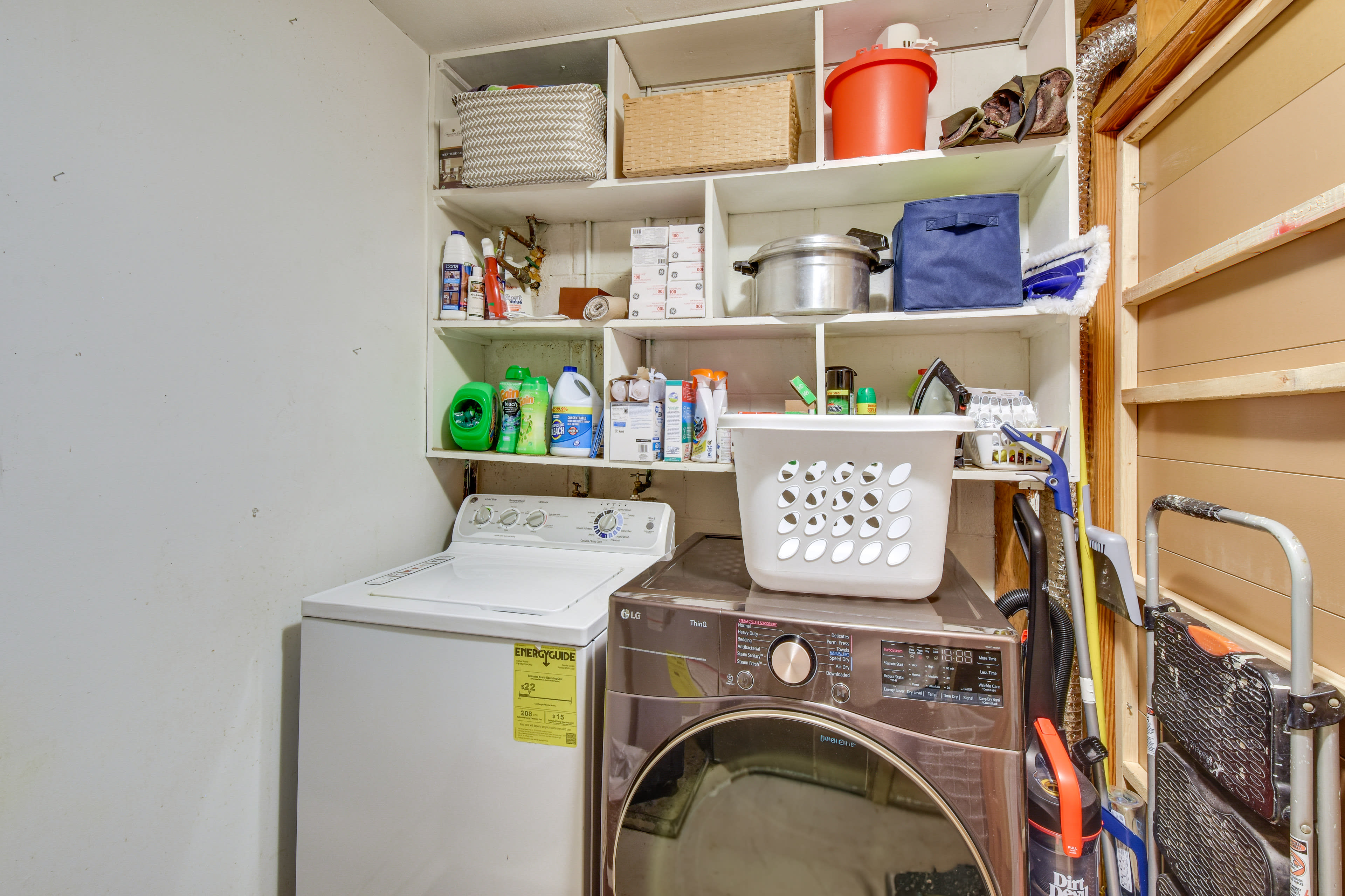 Laundry Area | Washer/Dryer | Hangers | Iron/Board | Trash Bags/Paper Towels