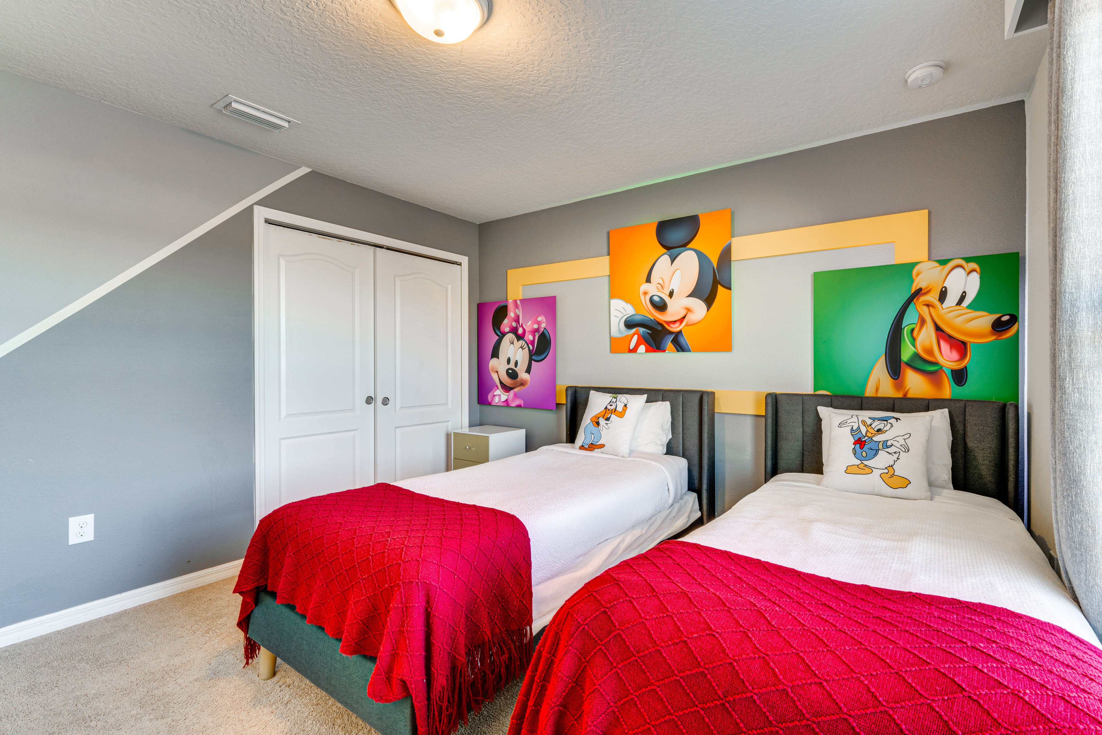 Bedroom 9 | 2nd Floor | 2 Twin Beds | Smart TV w/ Cable