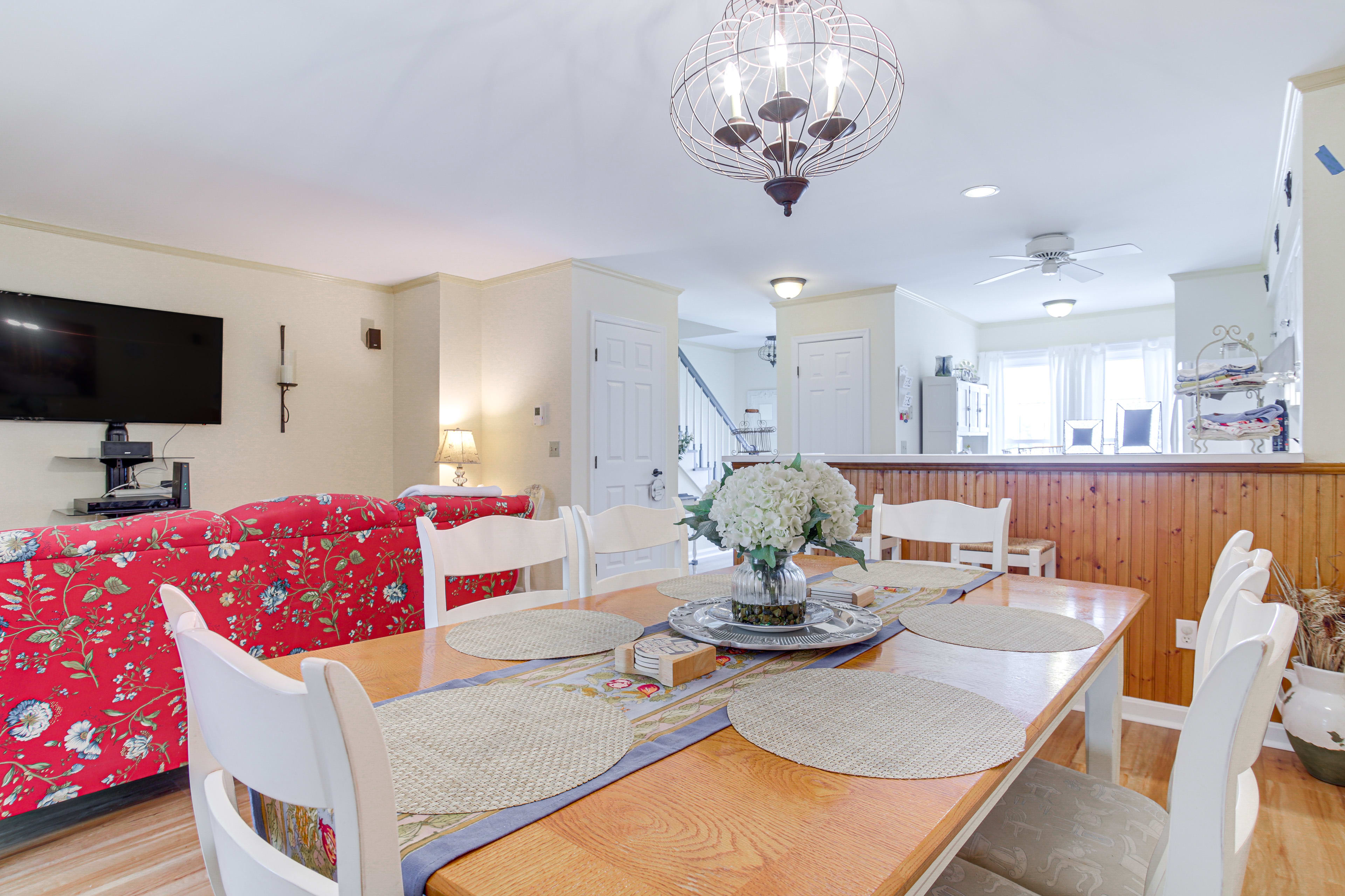 Dining Area | 2-Story Townhome