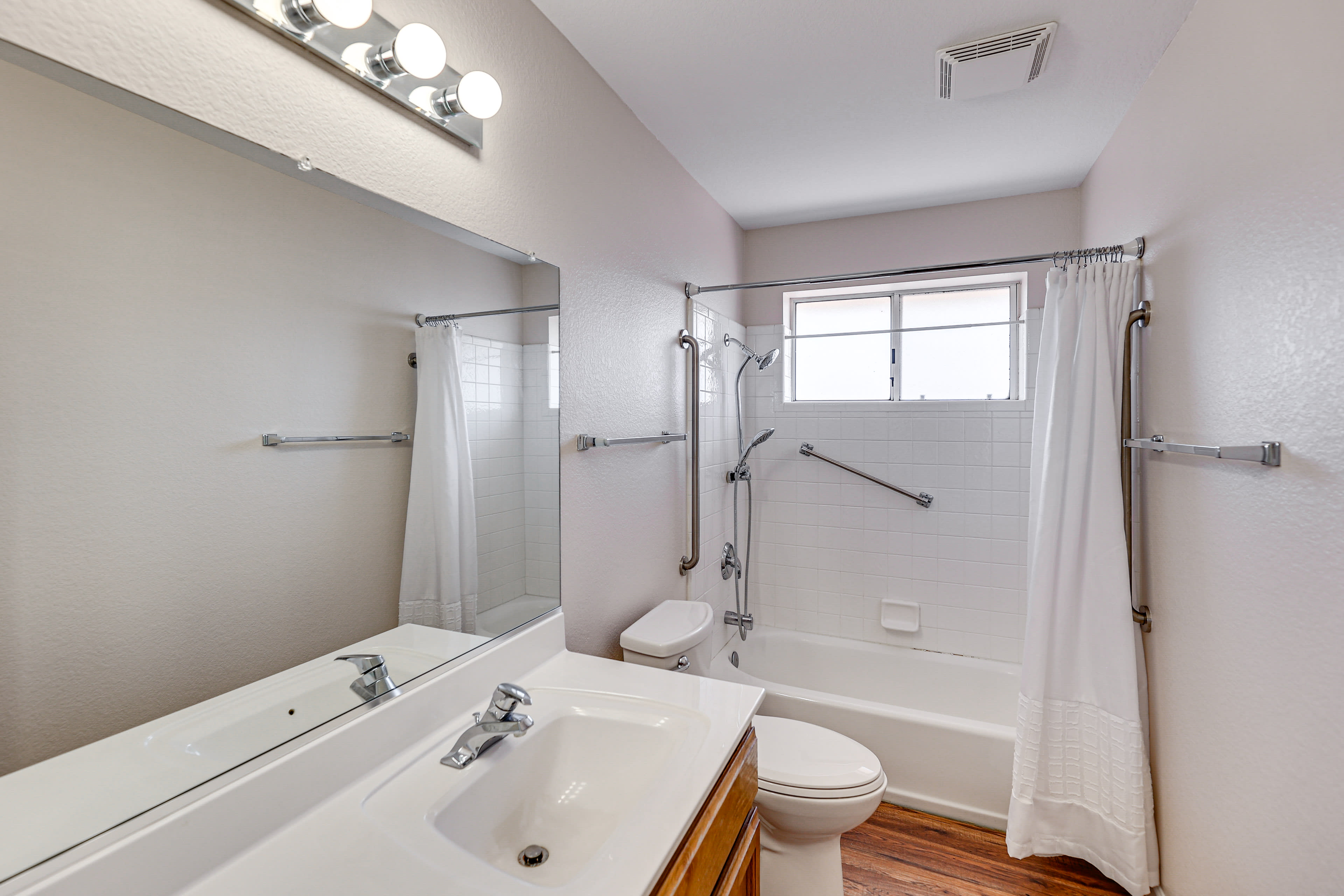 Full Bathroom | Grab Rail in Shower