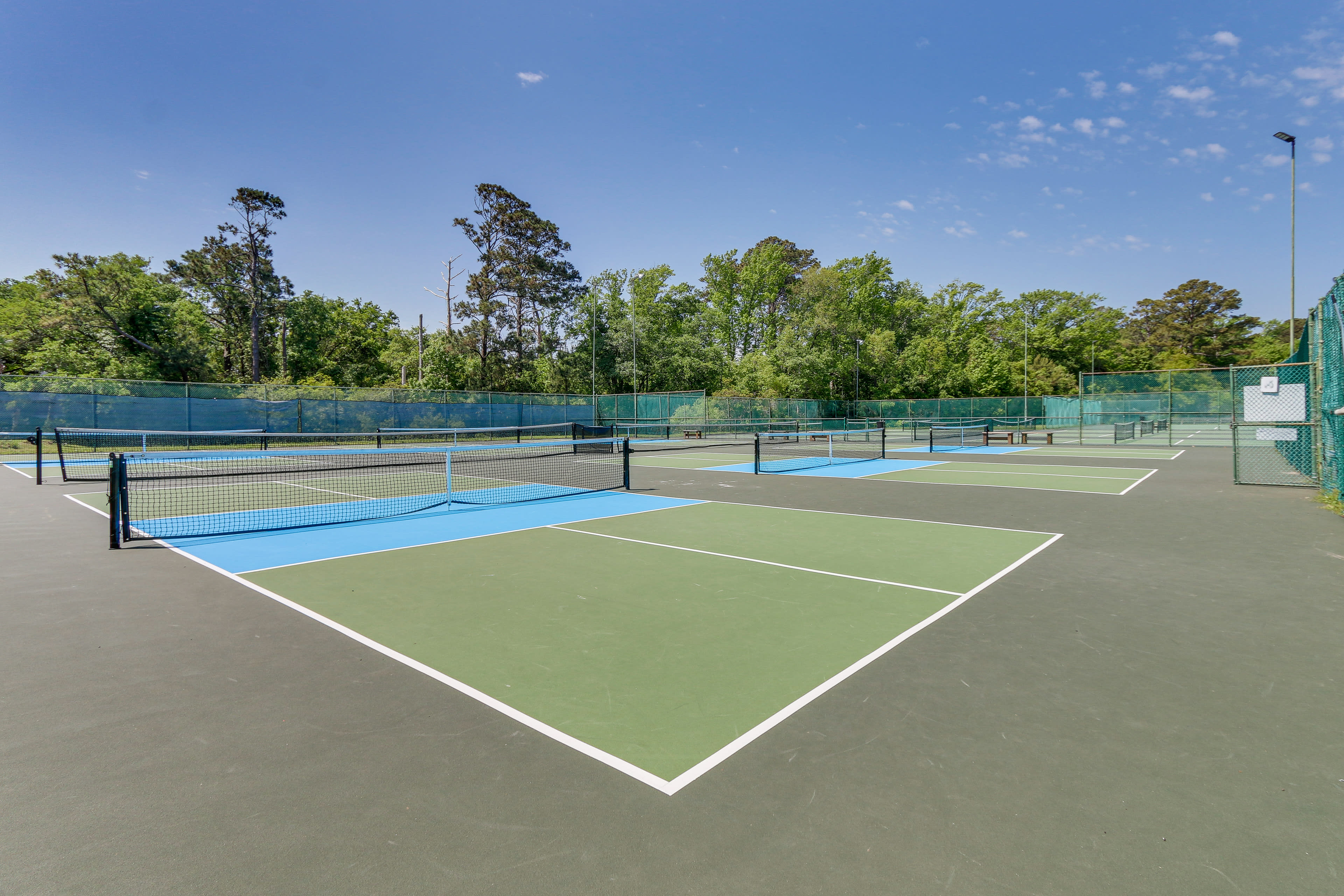 Community Tennis/Pickleball Courts