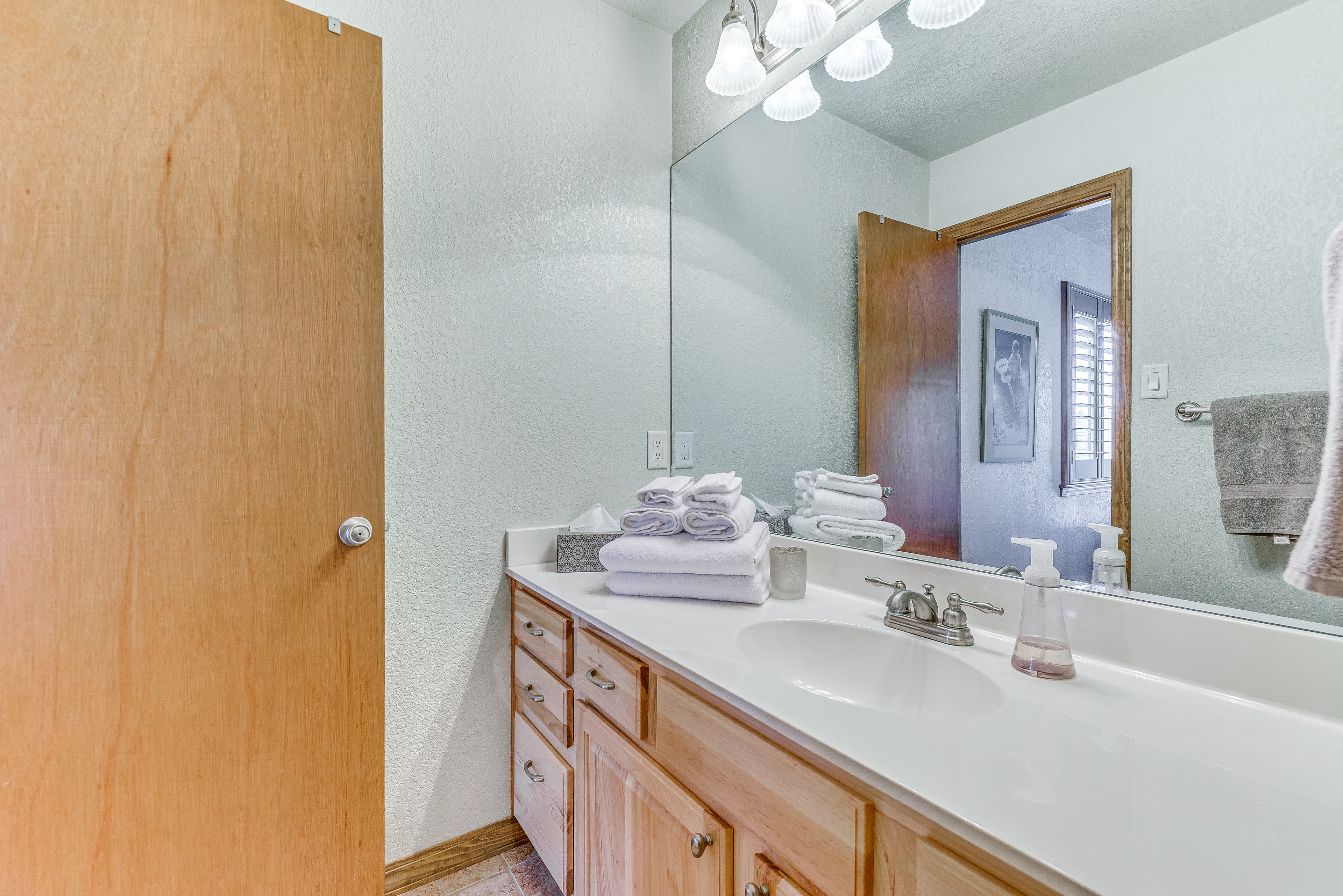 En-Suite Bathroom | 2nd Floor | Towels Provided