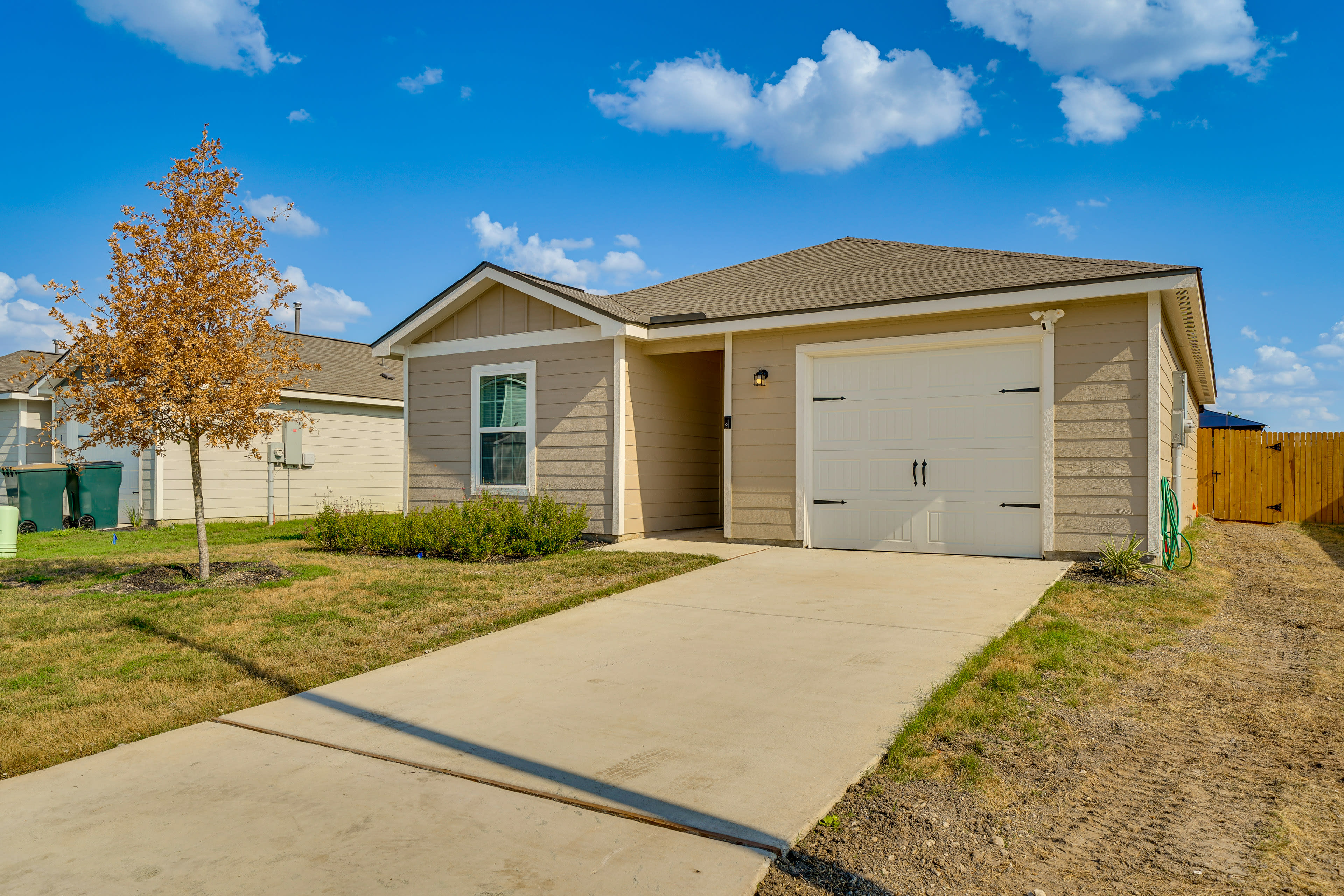 Parking | Driveway (1 Vehicle) | Street Parking