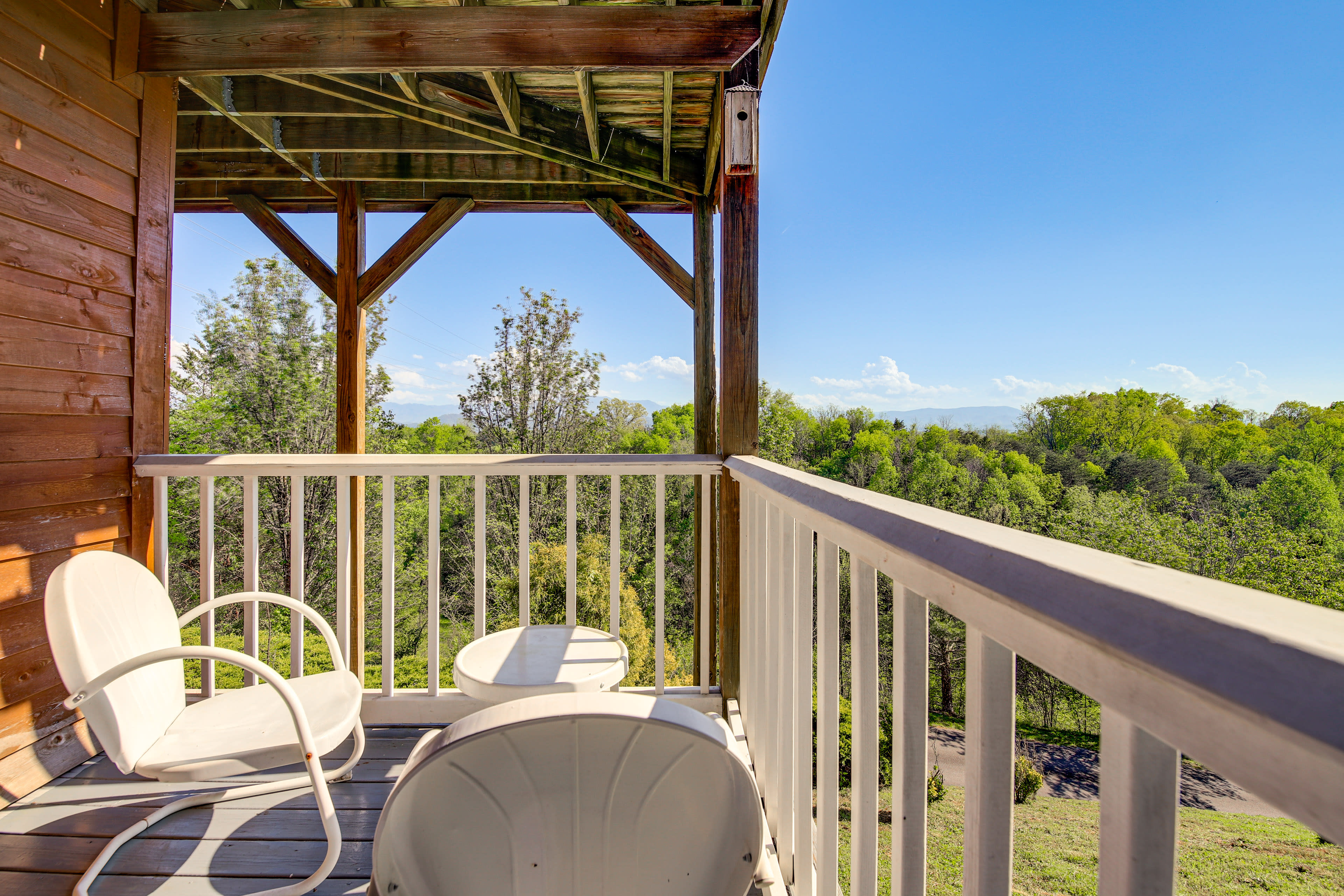 Sevierville Vacation Rental | 2BR | 1BA | Stairs to Enter | 1,500 Sq Ft