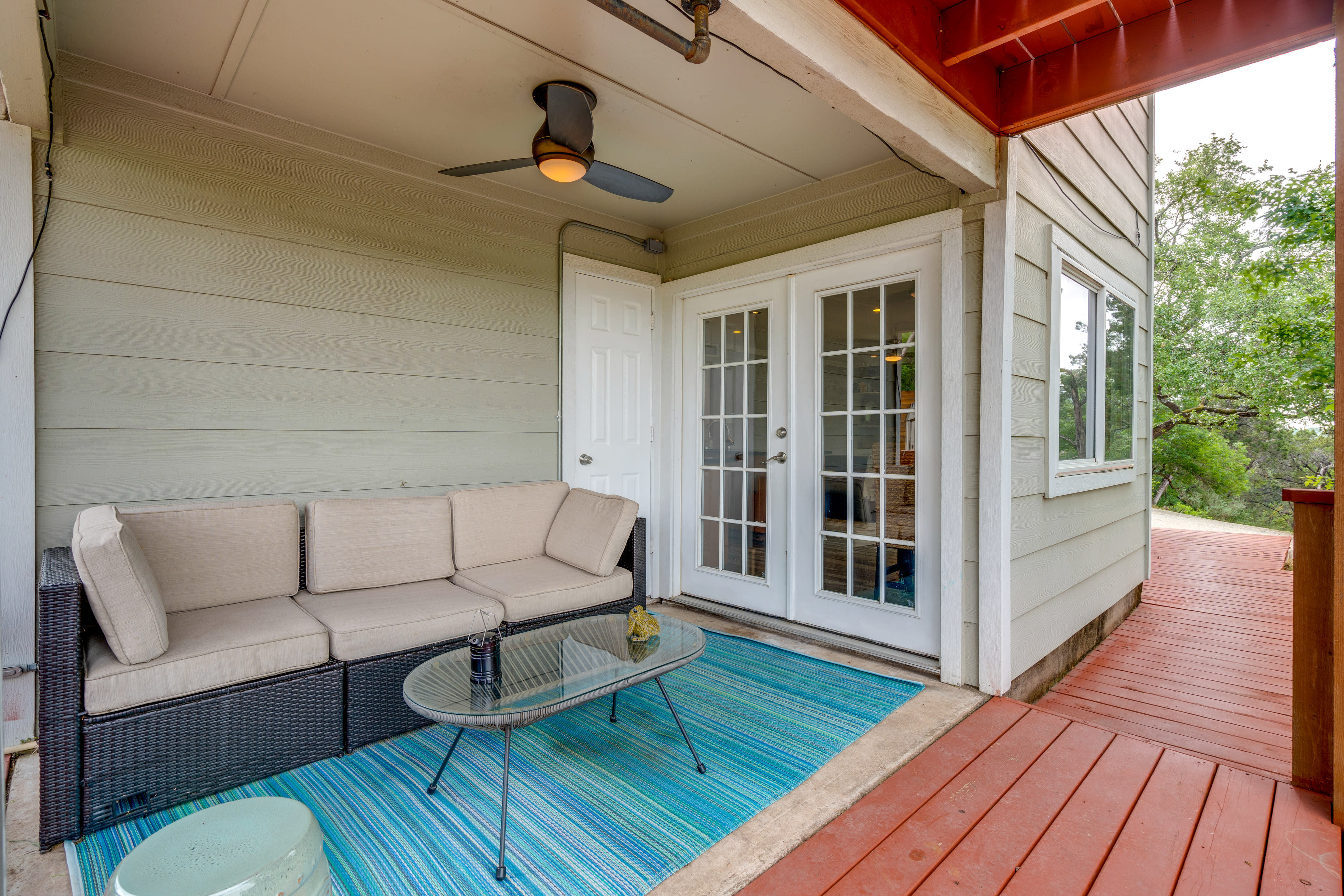 Deck | Outdoor Seating | Gas Grill