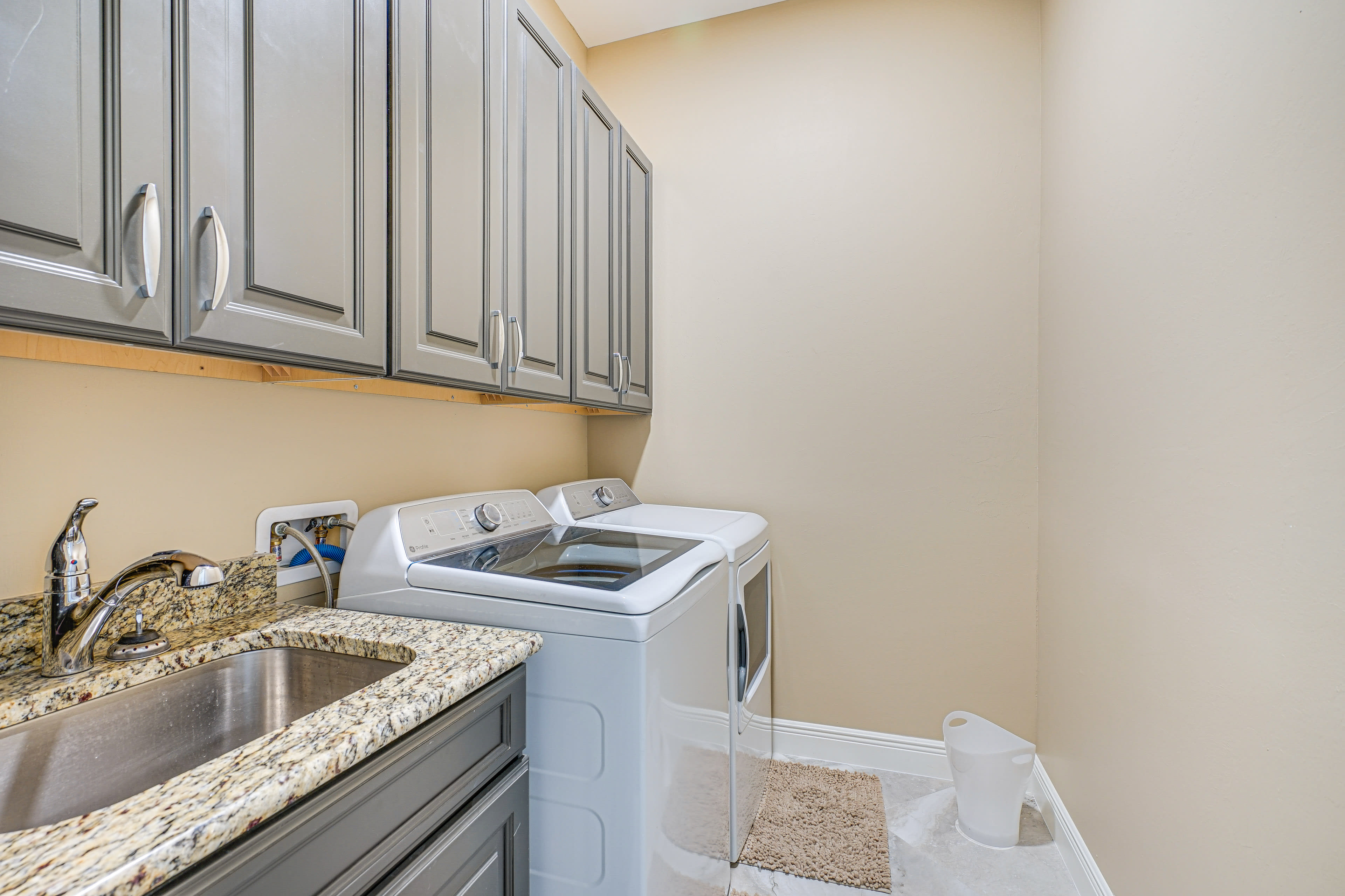 Laundry Room | Washer & Dryer | Iron/Board