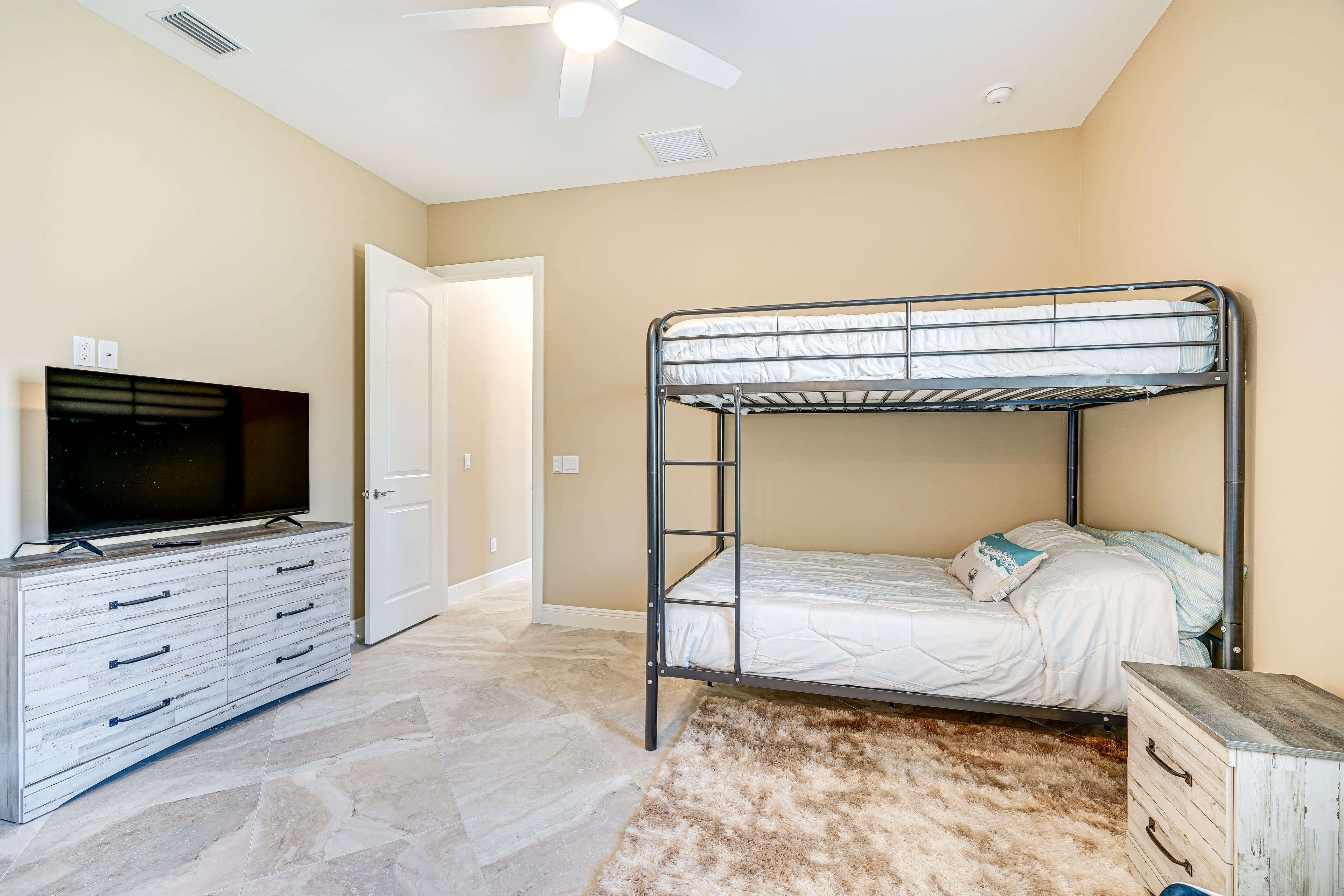 Bedroom 4 | Full Bunk Bed | Twin Futon Chair | Smart TV