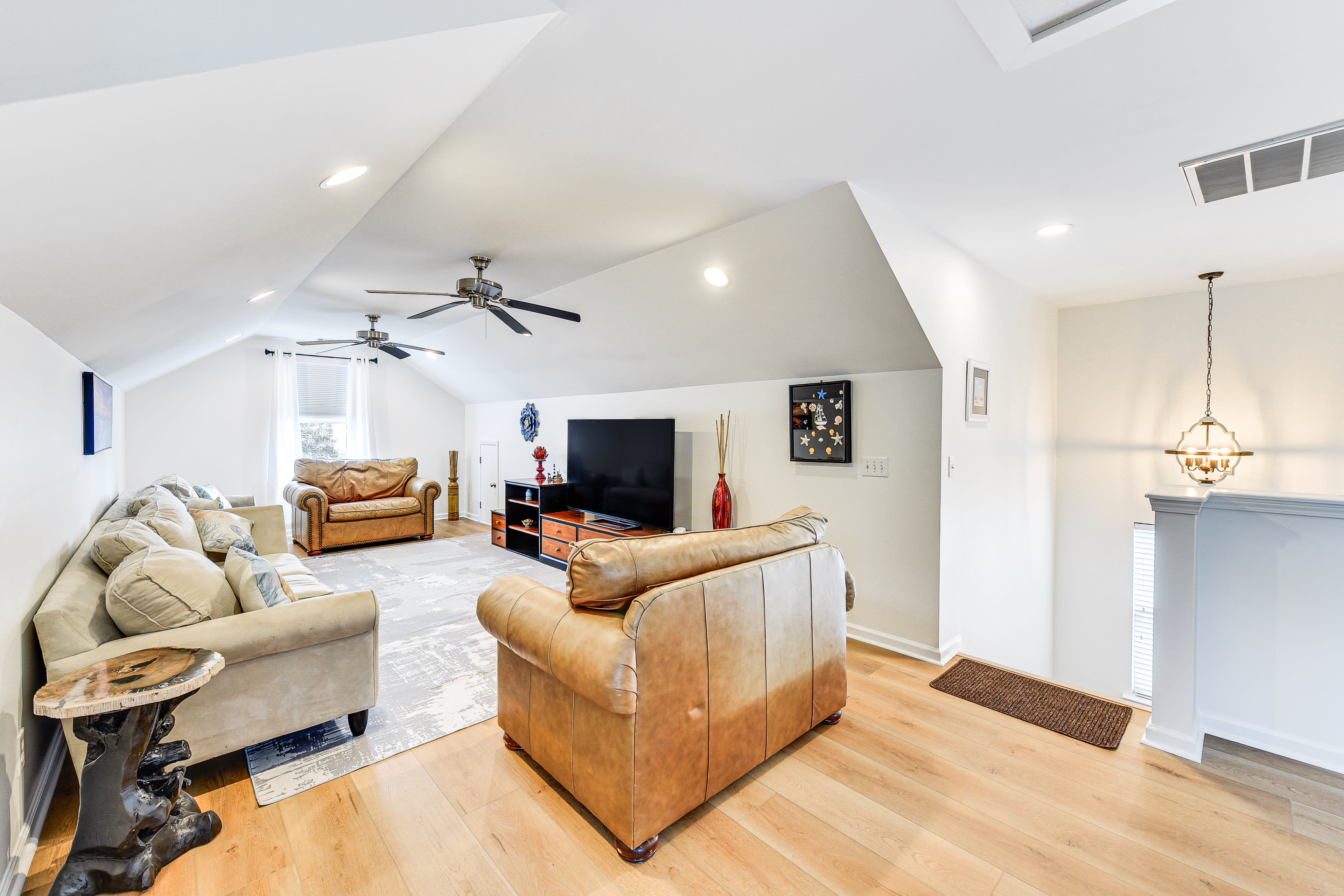 Upstairs Living Room | Smart TV | 2 Twin Sleeper Sofas | 2nd Floor