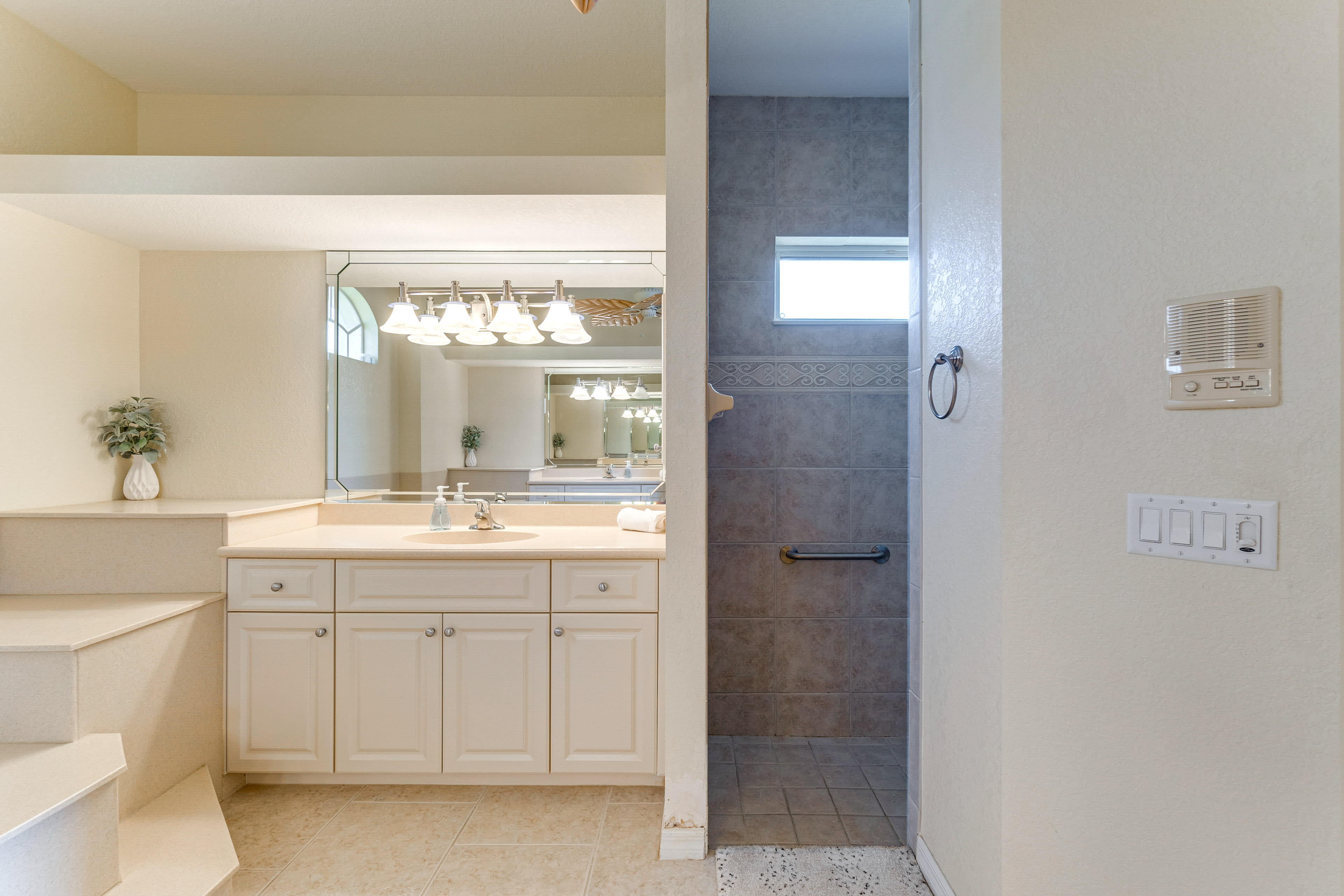 En-Suite Bathroom | Access via Bedroom 1 | Walk-In Shower | Jetted Tub