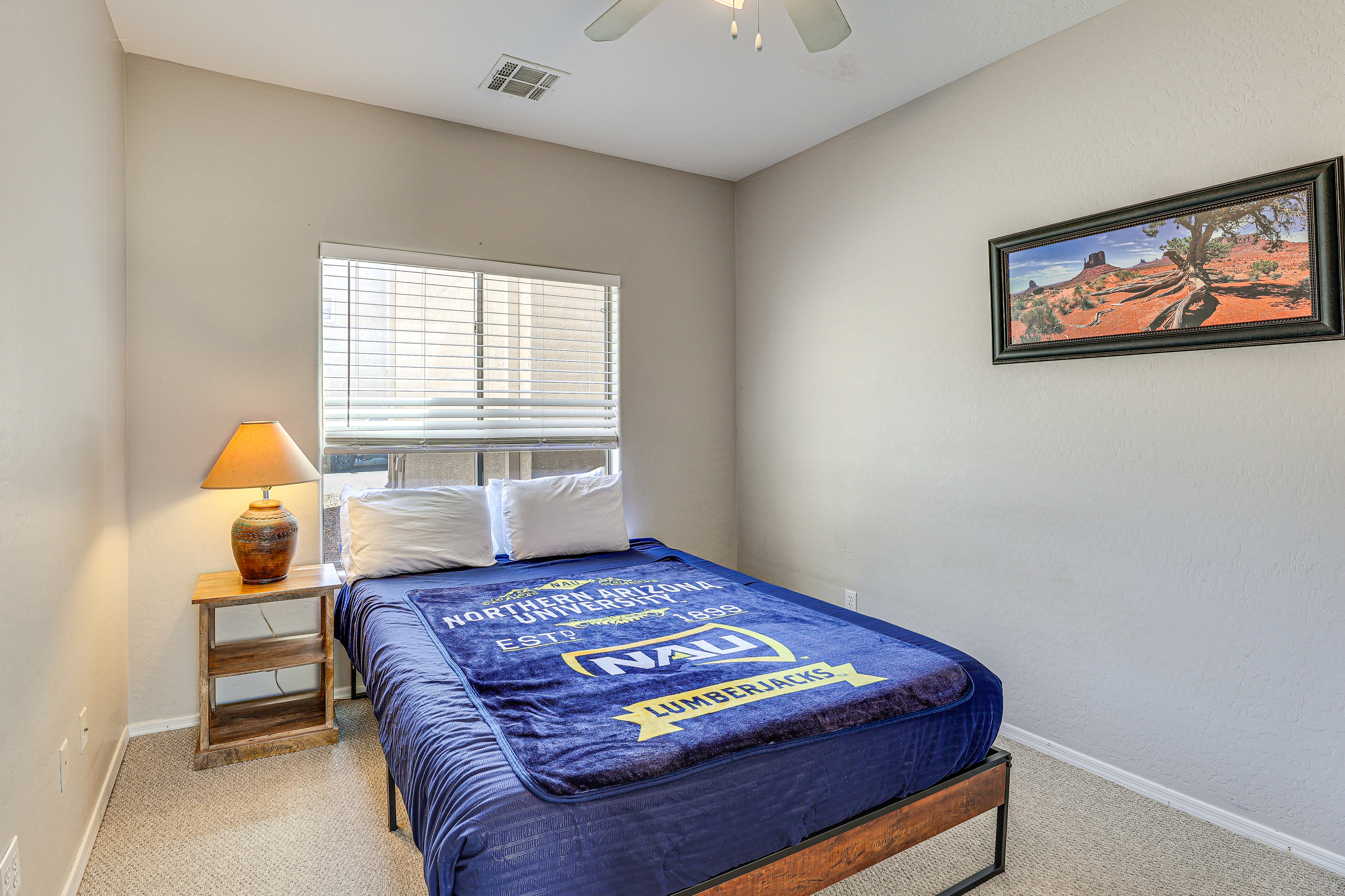 Bedroom 1 | Queen Bed | Linens Provided | 1st Floor