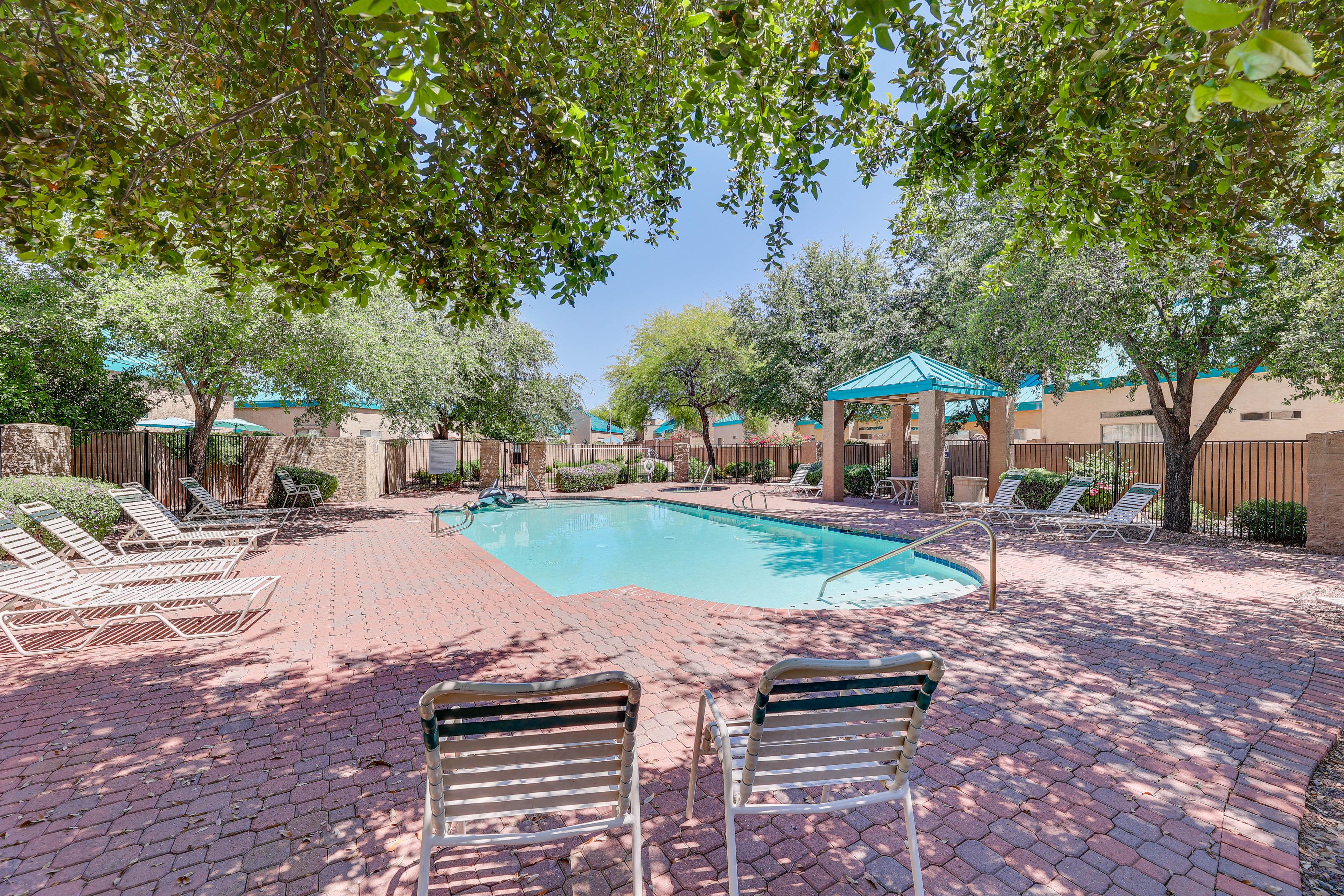 Mesa Vacation Rental | 3BR | 3BA | 1,550 Sq Ft | 1 Step Required to Enter