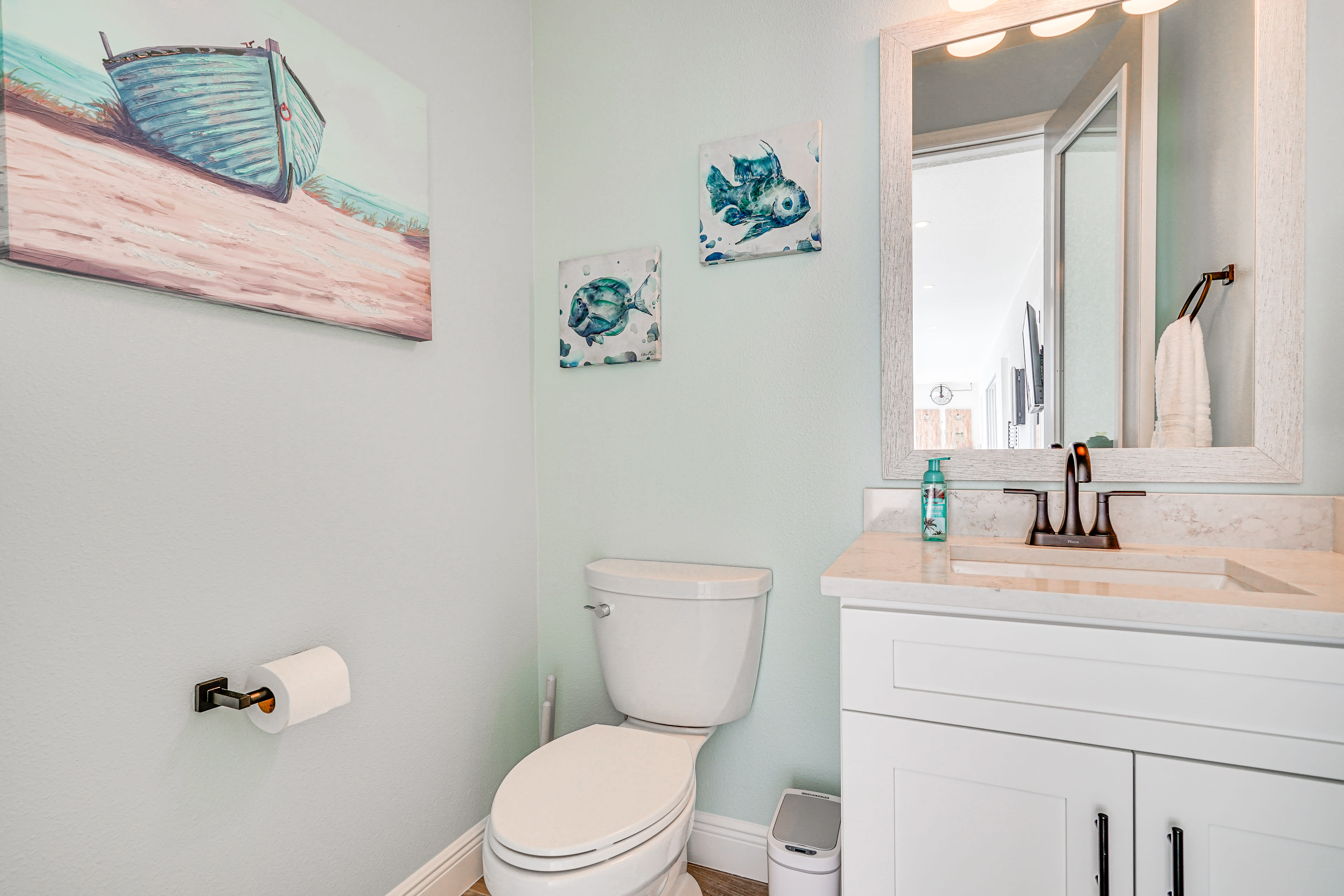 Half Bath | Access via Lanai