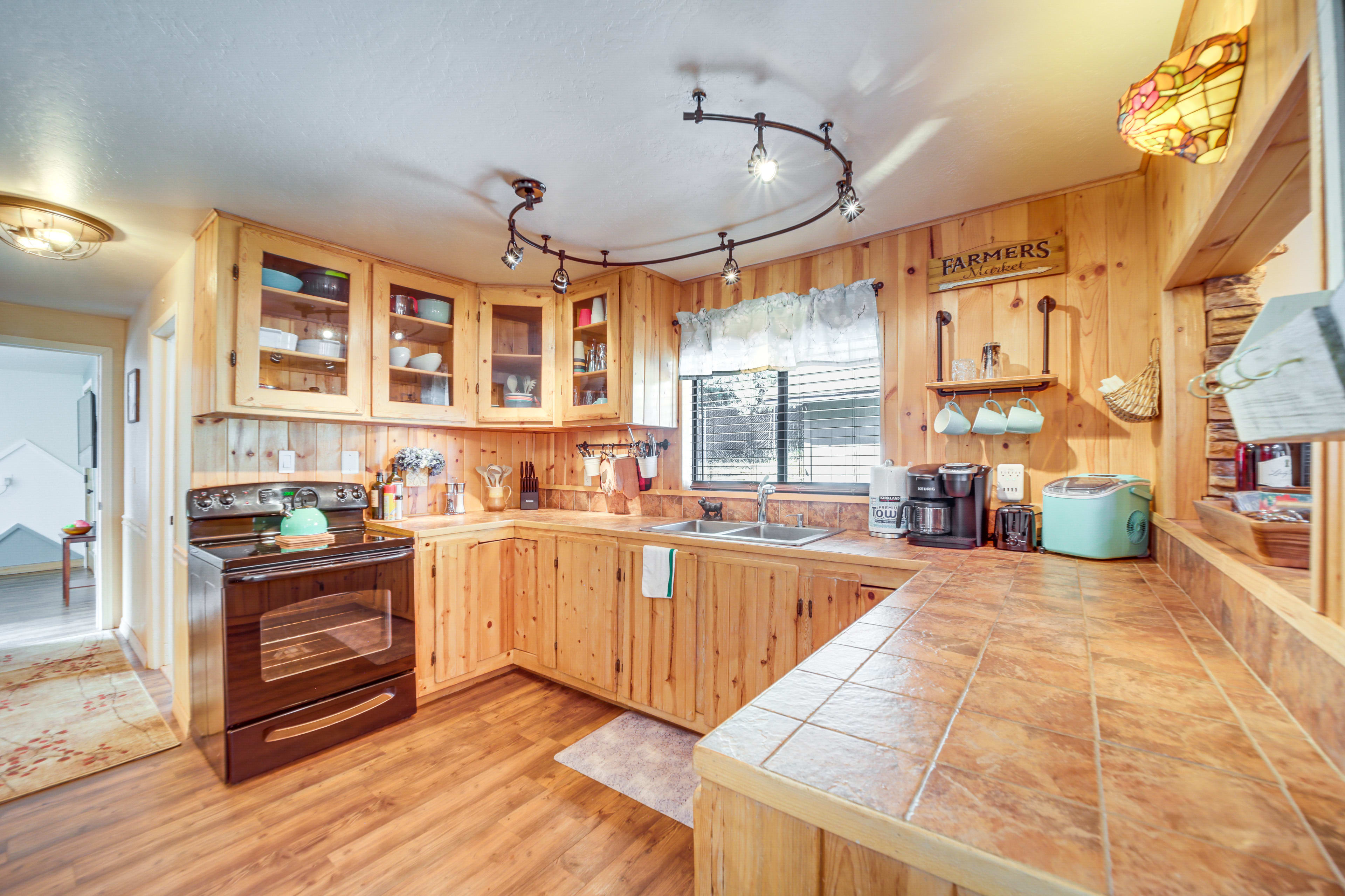 Kitchen | 1st Floor | Drip/Keurig Coffee Maker | Toaster | Spices