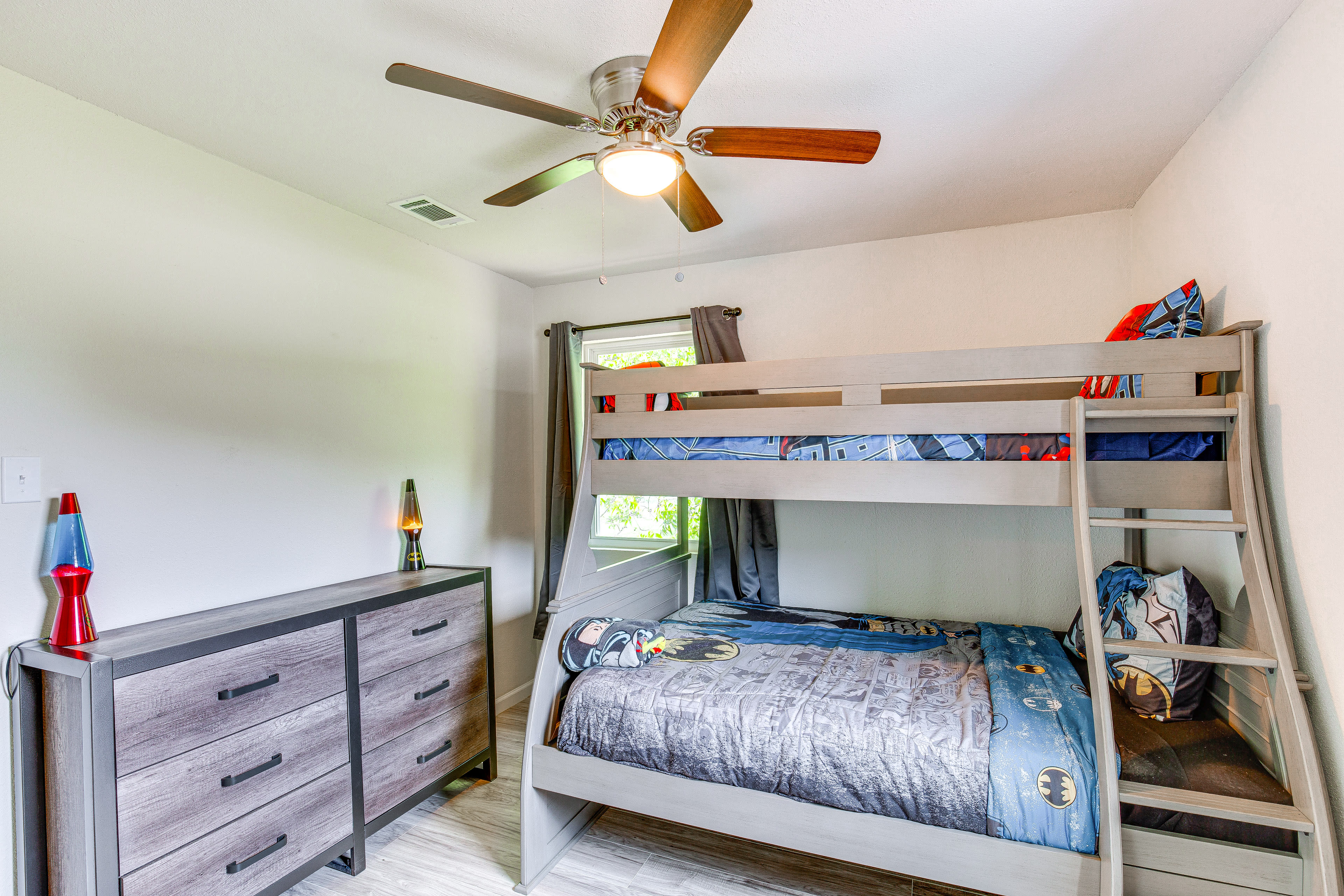 Bedroom 2 | Twin/Full Bunk Bed | 1st Floor