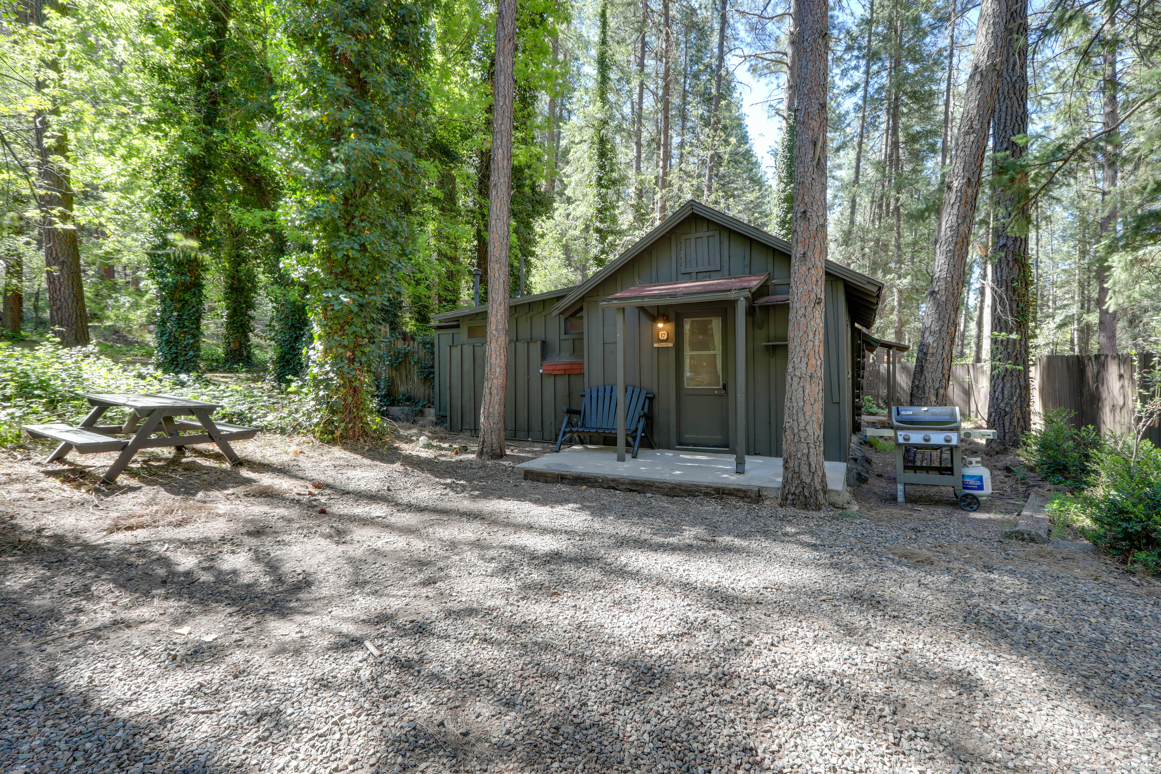 Picnic Area | Driveway Parking (1 Vehicle)