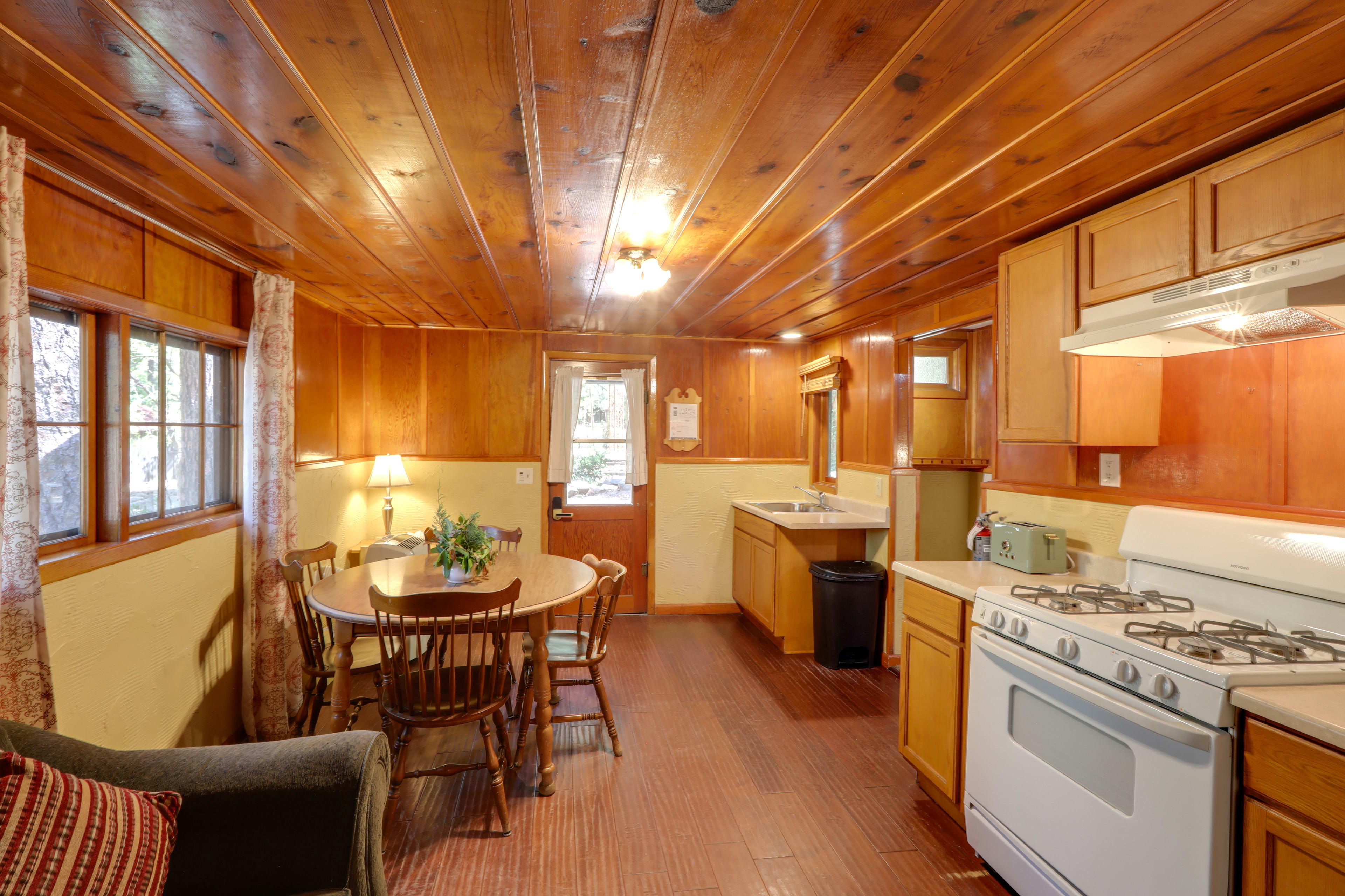 Dining Area | Full Kitchen