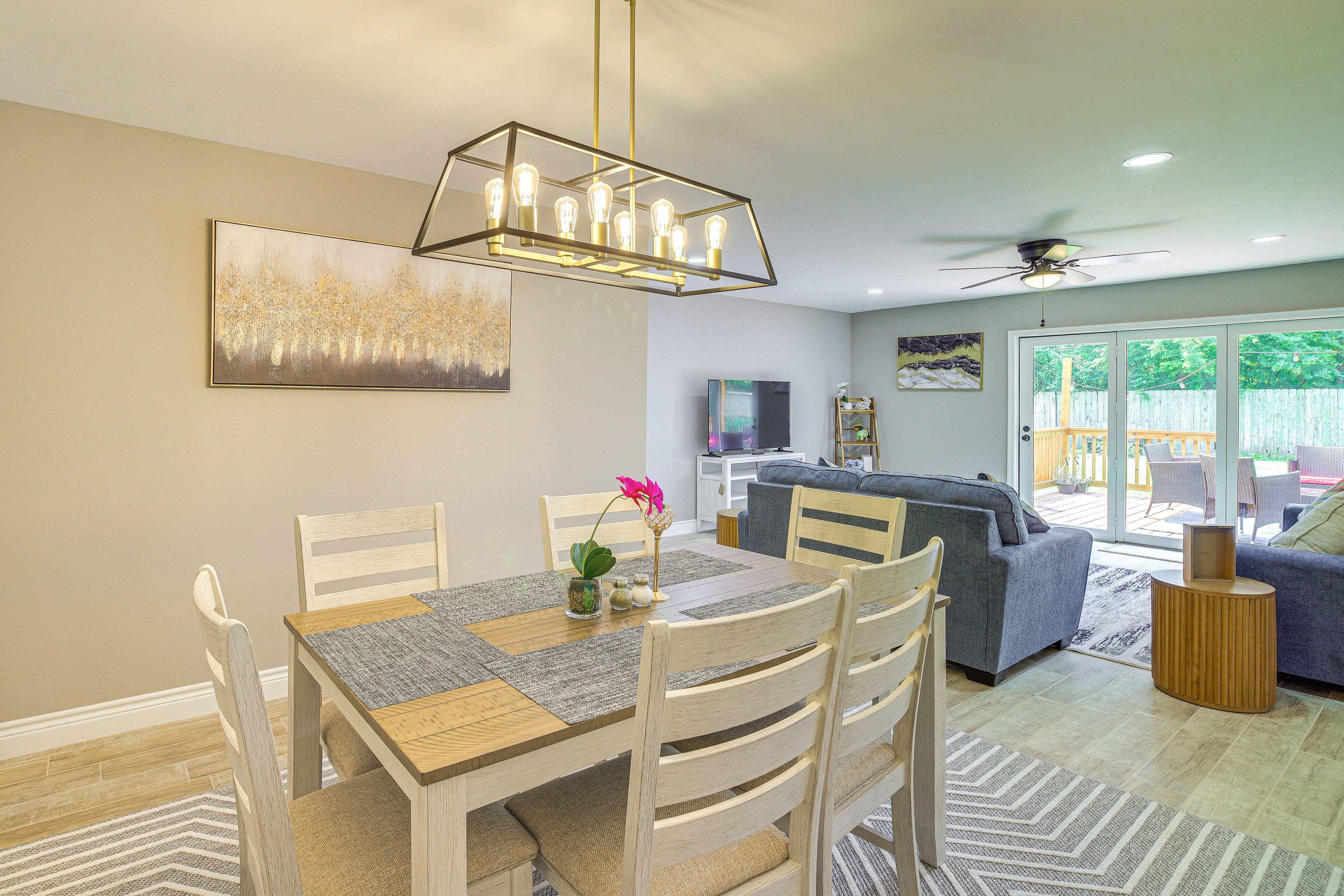 Dining Area | Dishware & Flatware Provided